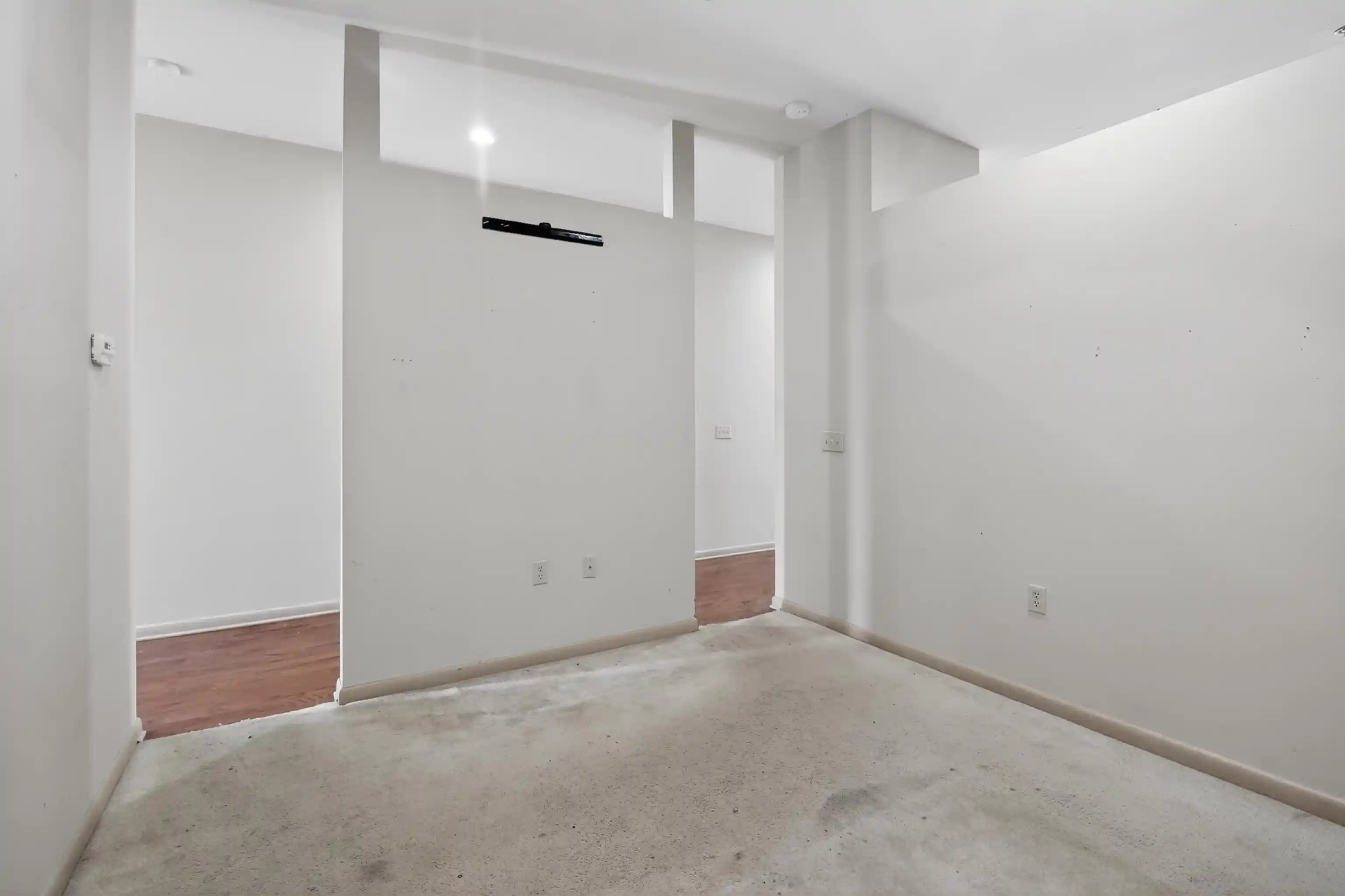 2nd image of 437 Monroe Ave, Memphis, TN 38103