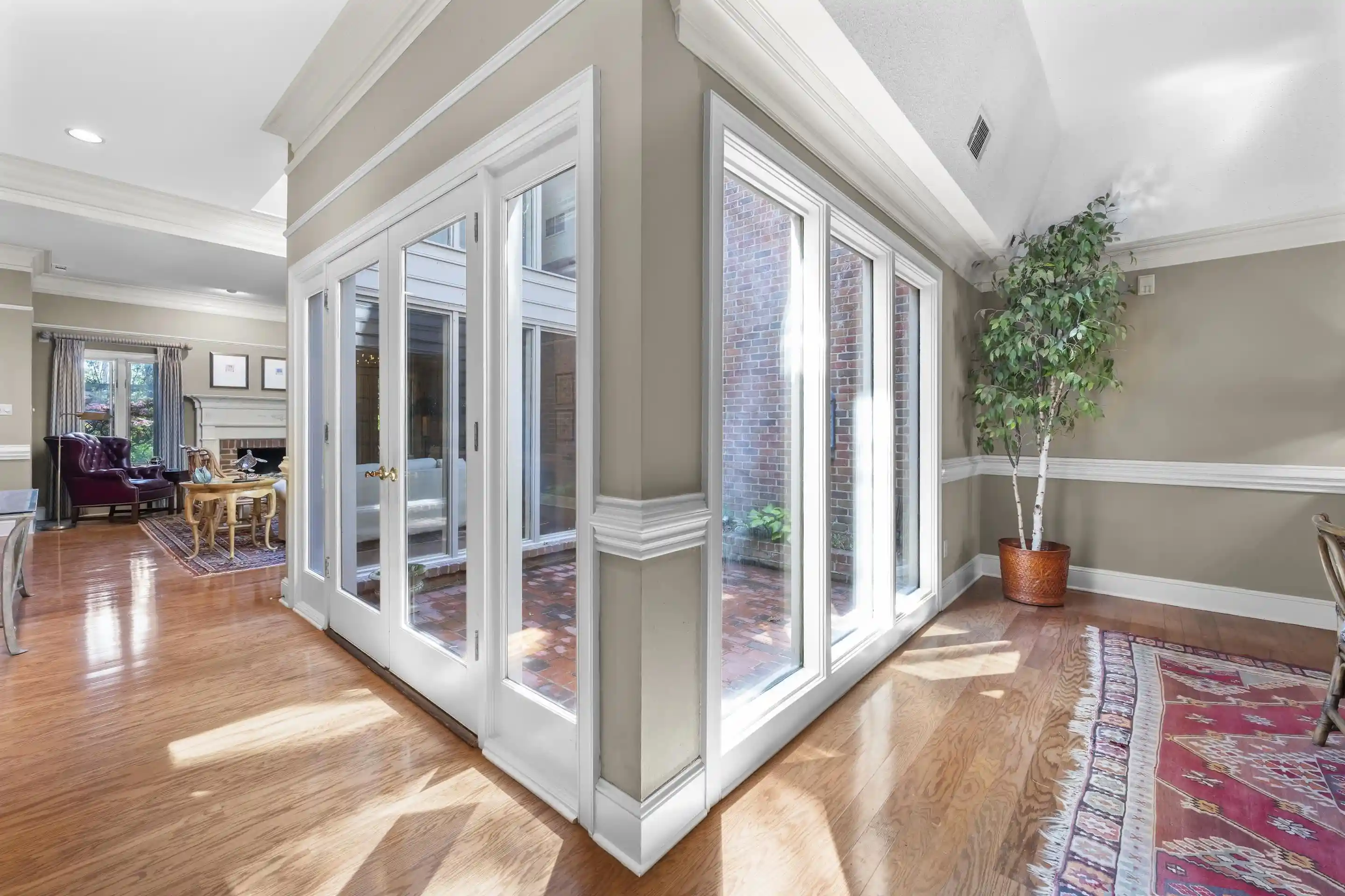 Photo 3 of Townhouse for sale at 493 E Racquet Clb Pl #493, Memphis, TN 38117 | MLS# 10221005 | Listing updated on 2026-07-20