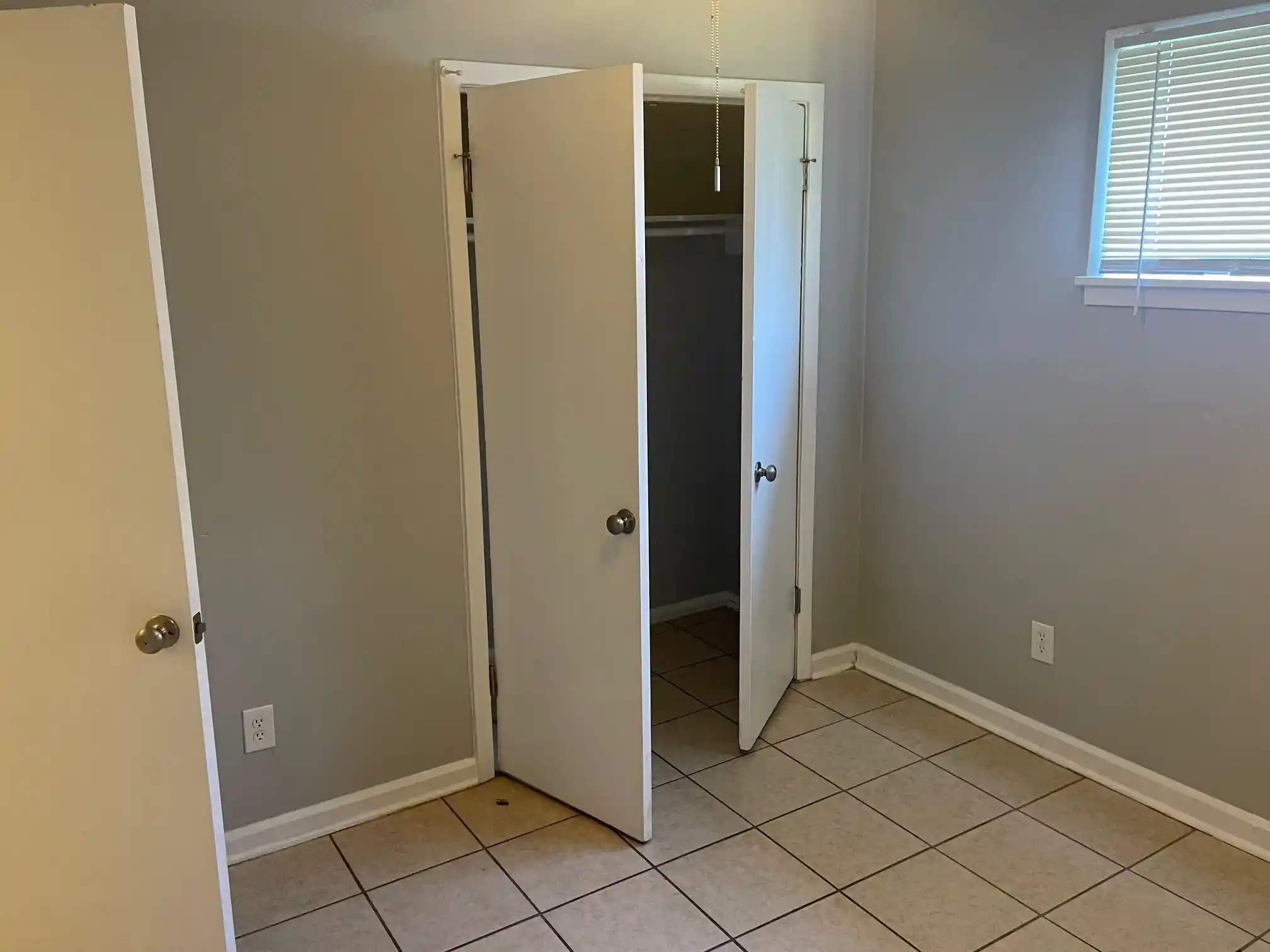 Listing Photo 2 - Condo for sale in building located at 1055 Treadwell St, Memphis, TN 38122 - Unit #