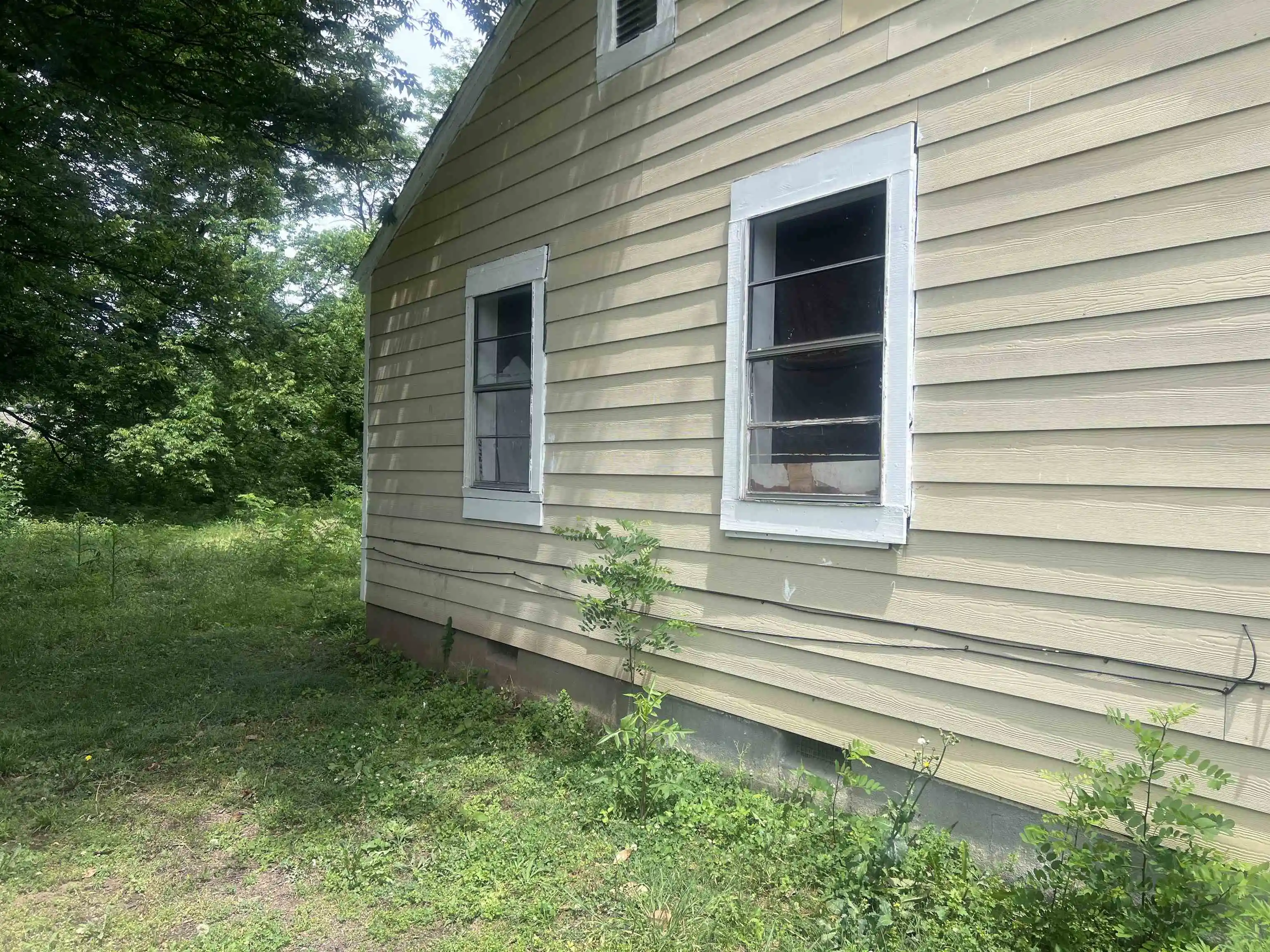 Photo 3 of Single family home for sale at 572 Burlington Cir, Memphis, TN 38127 | MLS# 10221512 | Listing updated on 2026-09-18
