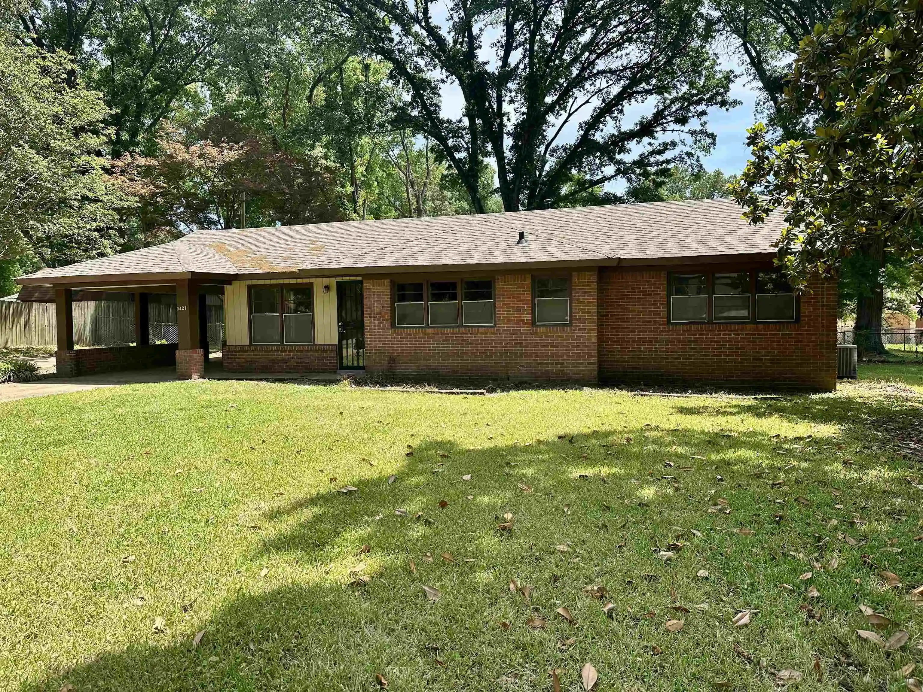 Photo 1 of Sale Pending at 1421 Janis Dr, Memphis, TN 38116 | MLS# 10221607 | Listing updated on 2026-09-18