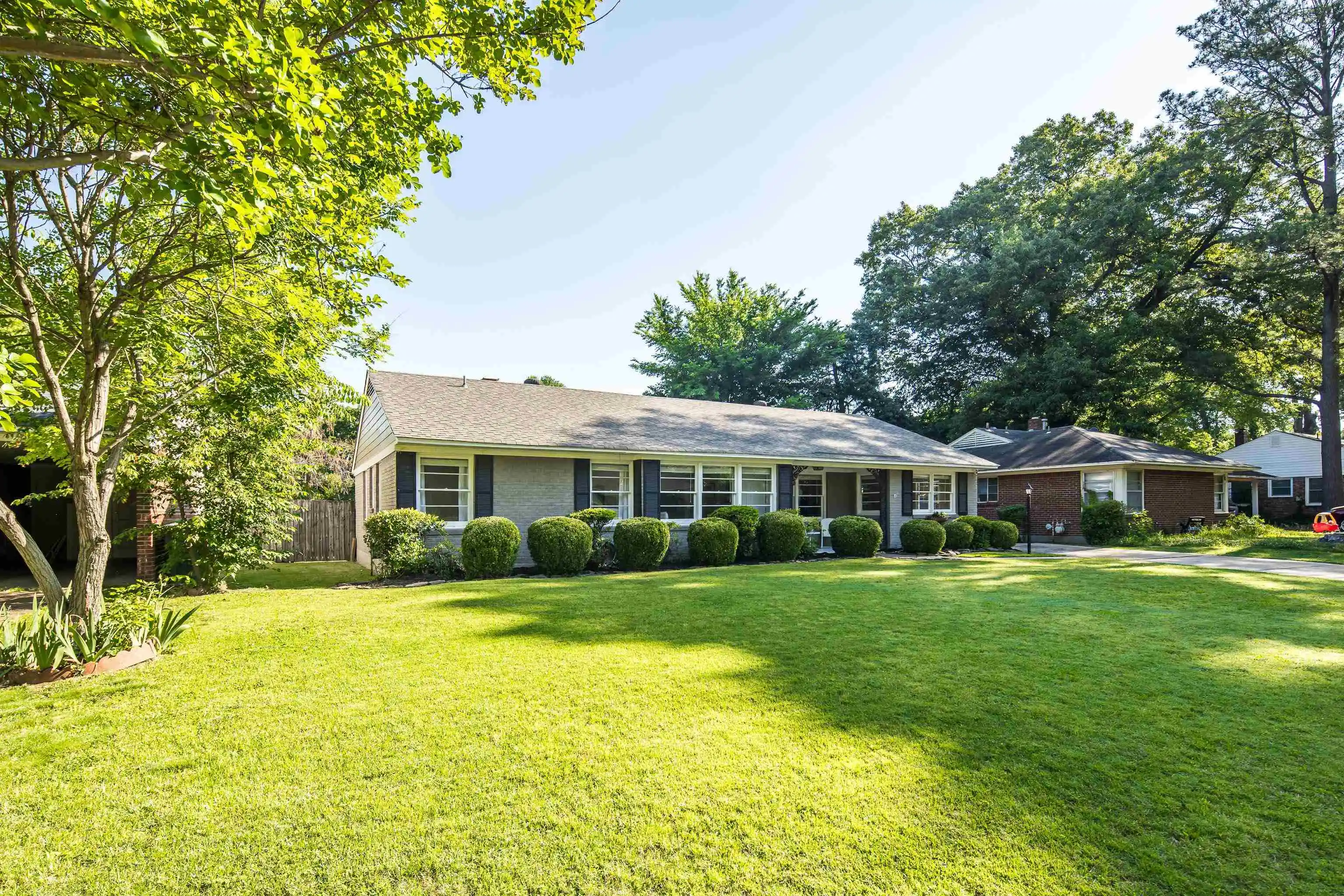 Photo 1 of Sale Pending at 5144 Mason Rd, Memphis, TN 38117 | MLS# 10221688 | Listing updated on 2026-10-02