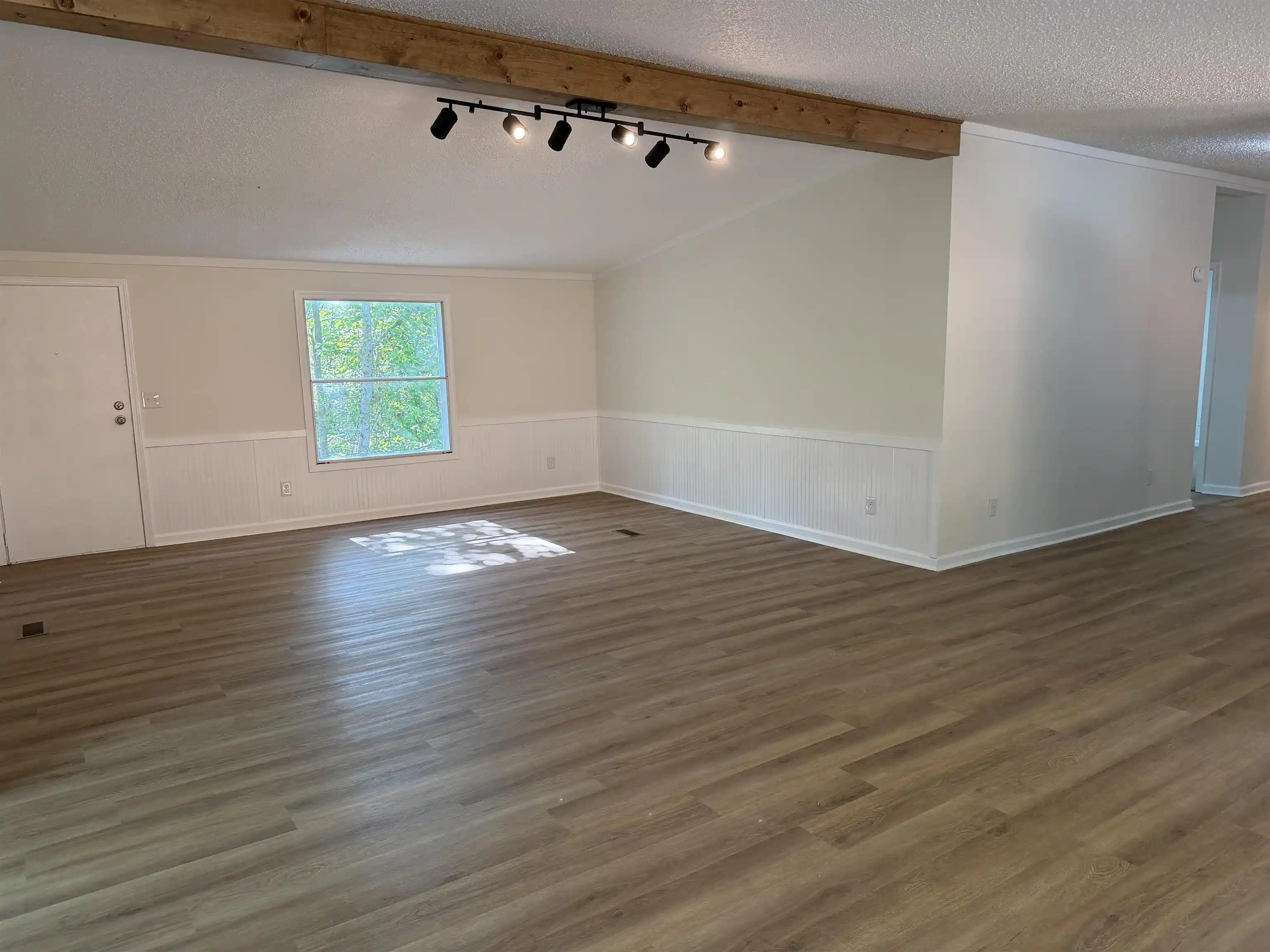 Homes for sale in Savannah, TN | 890 Burks Rd, Savannah, TN 38372 | MLS# 10221706