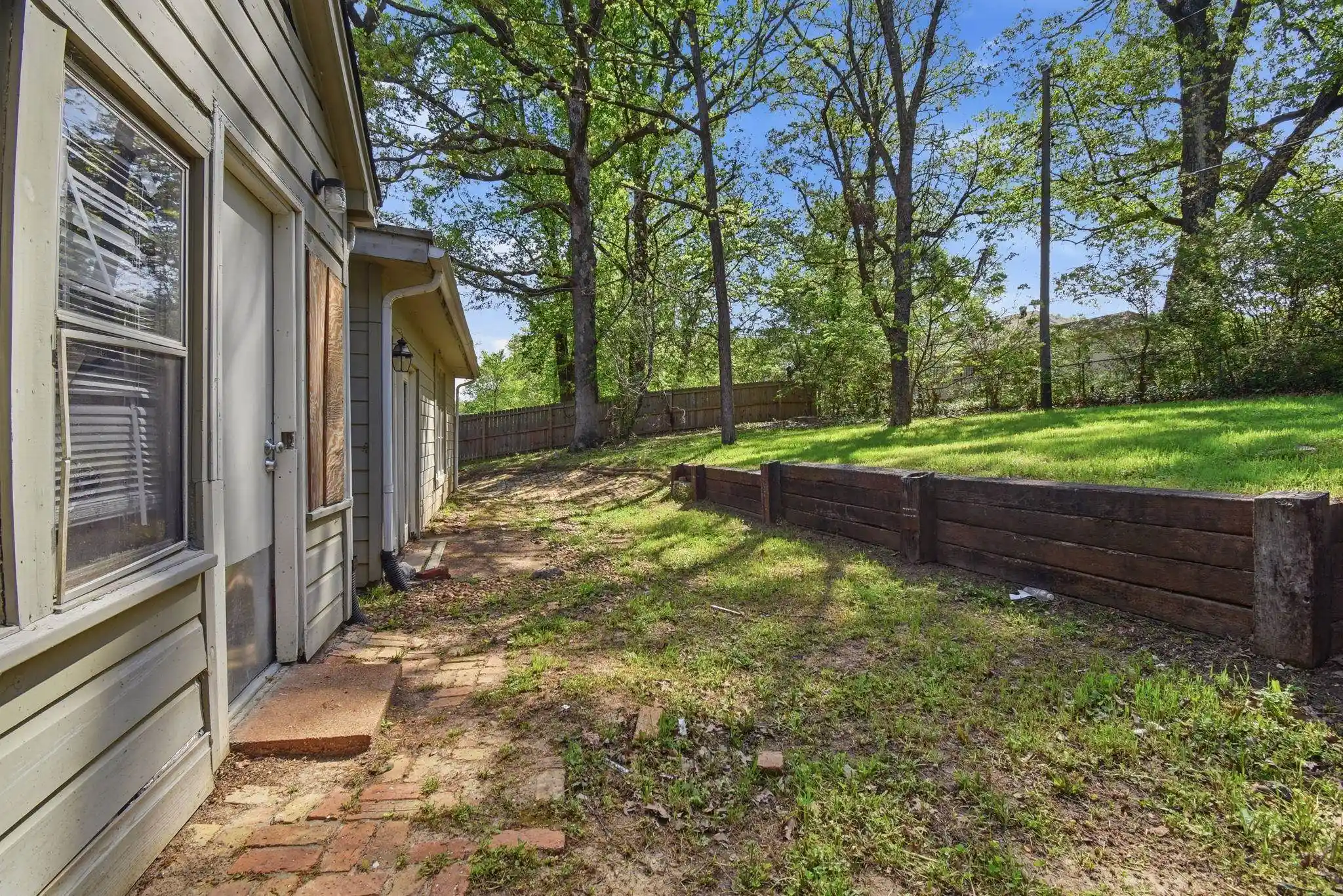 Photo 3 of Single family home for sale at 4709 Stage Rd, Memphis, TN 38128 | MLS# 10221727 | Listing updated on 2026-09-24