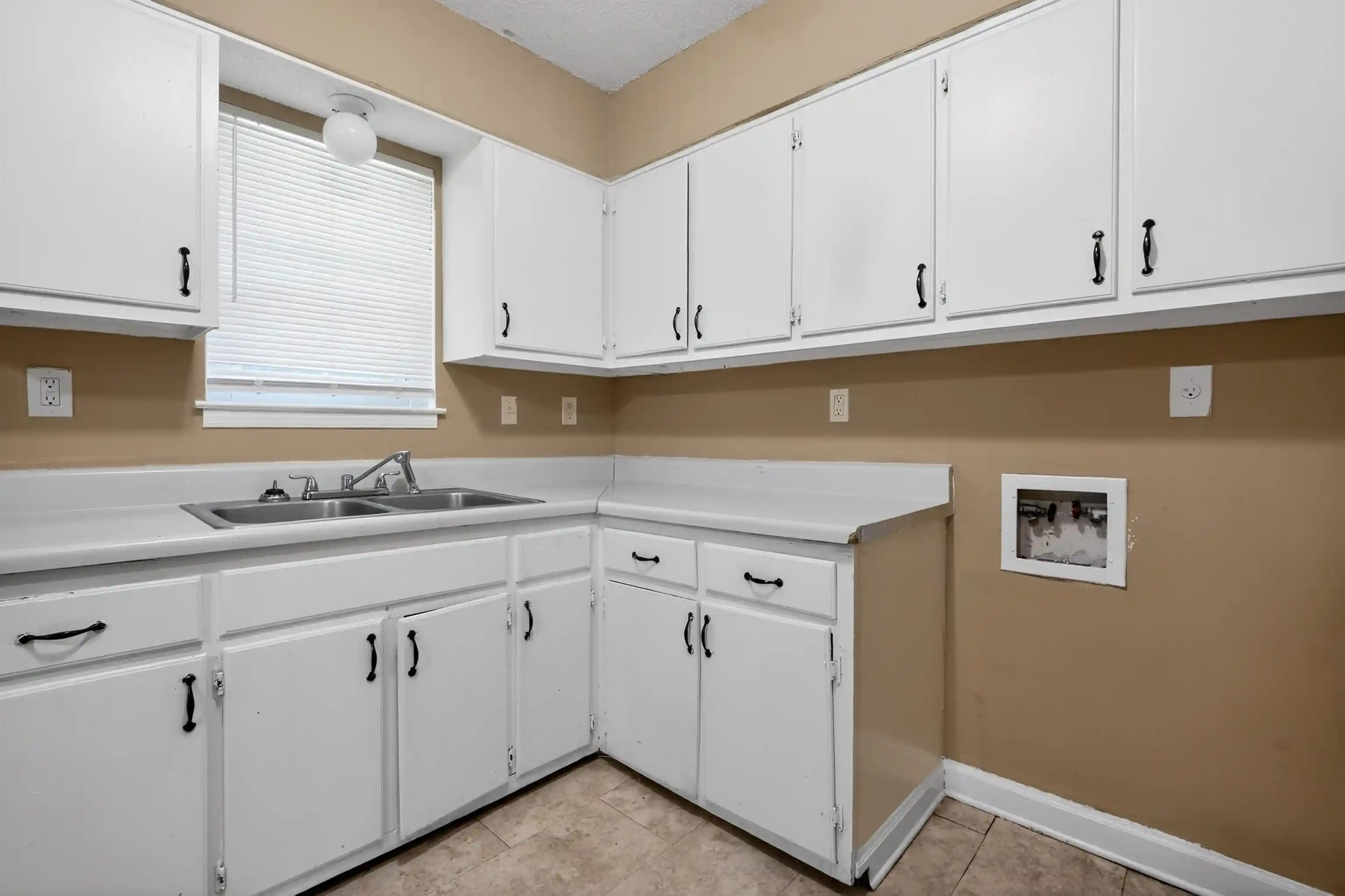 3rd image of 1100 Western Park Dr, Memphis, TN 38109 | MLS# 10221733