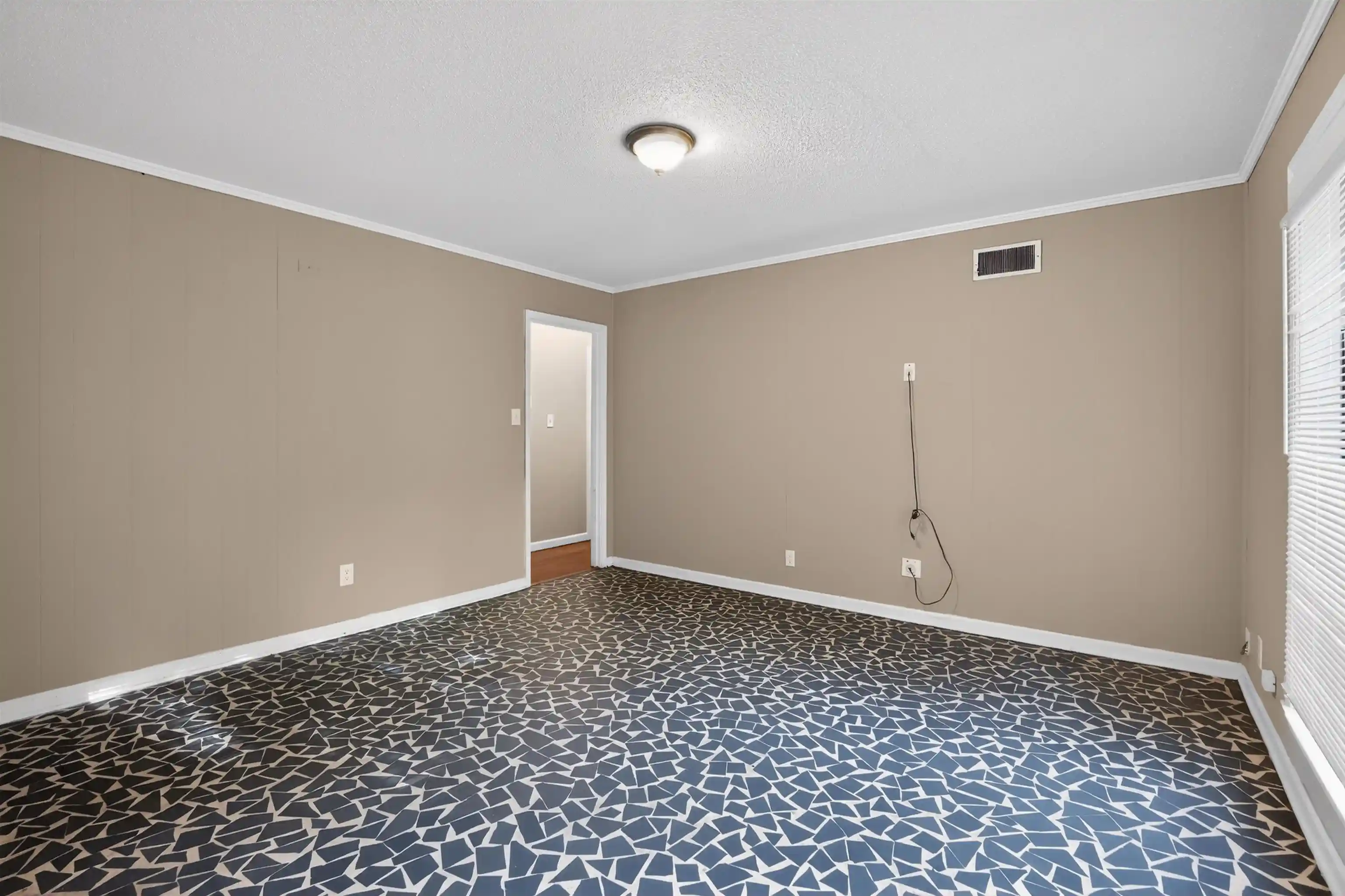 Photo 3 of Sale Pending at 3276 Denver St, Memphis, TN 38127 | MLS# 10221737 | Listing updated on 2026-09-11