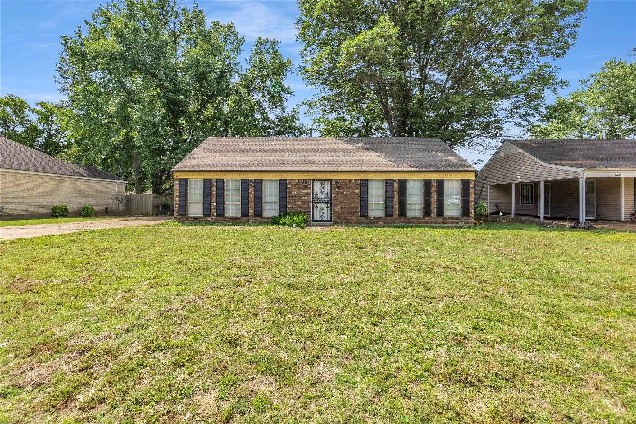 Photo 1 of Sale Pending at 5211 Blueridge Dr, Memphis, TN 38134 | MLS# 10221778 | Listing updated on 2026-08-30