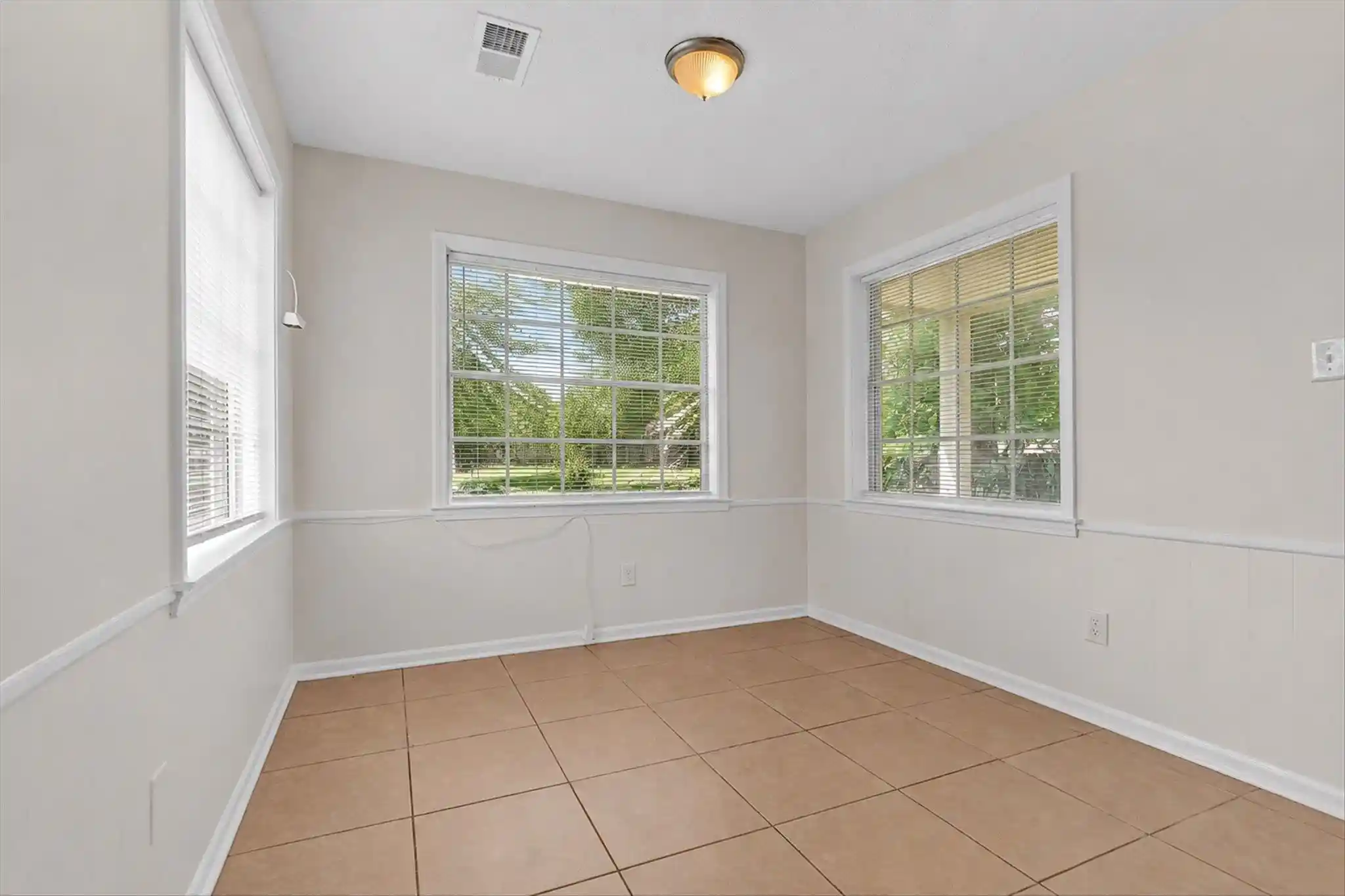 Photo 2 of Sale Pending at 5211 Blueridge Dr, Memphis, TN 38134 | MLS# 10221778 | Listing updated on 2026-08-30