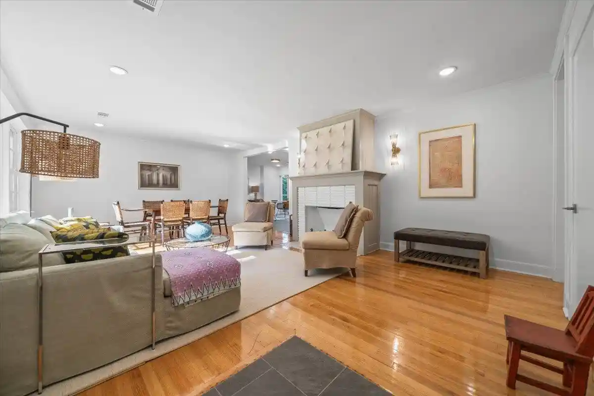 Photo 2 of Single family home for sale at 386 E Erwin Dr, Memphis, TN 38117 | MLS# 10221791 | Listing updated on 2026-08-24