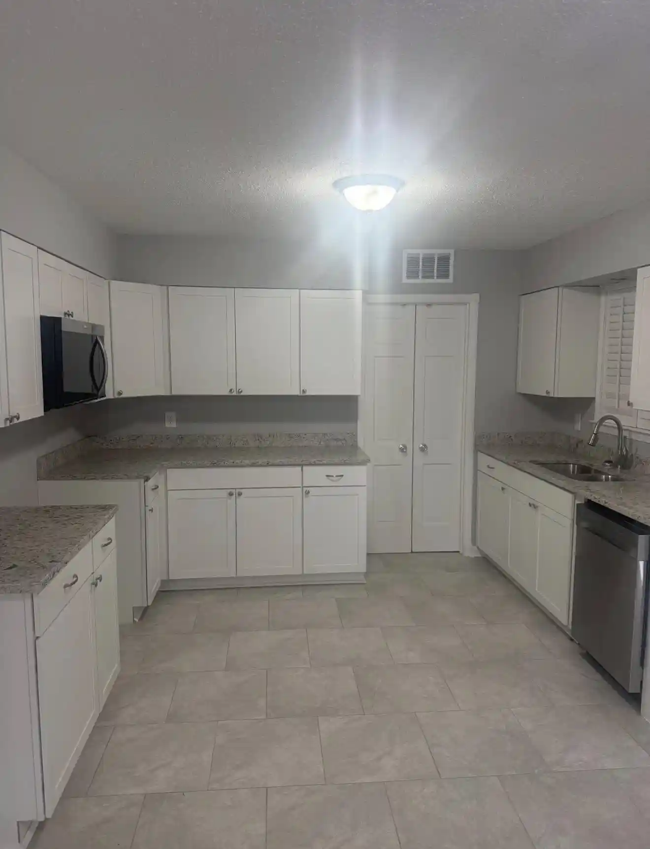 Photo 3 of Townhouse for sale at 5504 Elmhurst Rd, Memphis, TN 38115 | MLS# 10221810 | Listing updated on 2026-09-14