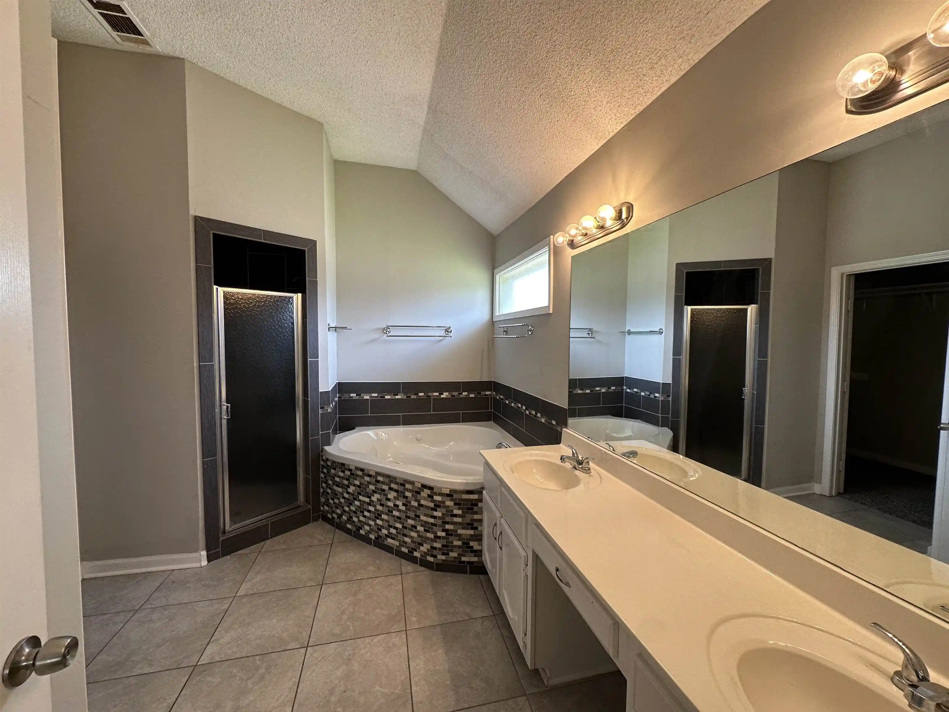Photo 2 of Sale Pending at 5583 Liberty Ridge Cv, Unicorp/memphis, TN 38125 | MLS# 10221981 | Listing updated on 2026-09-14