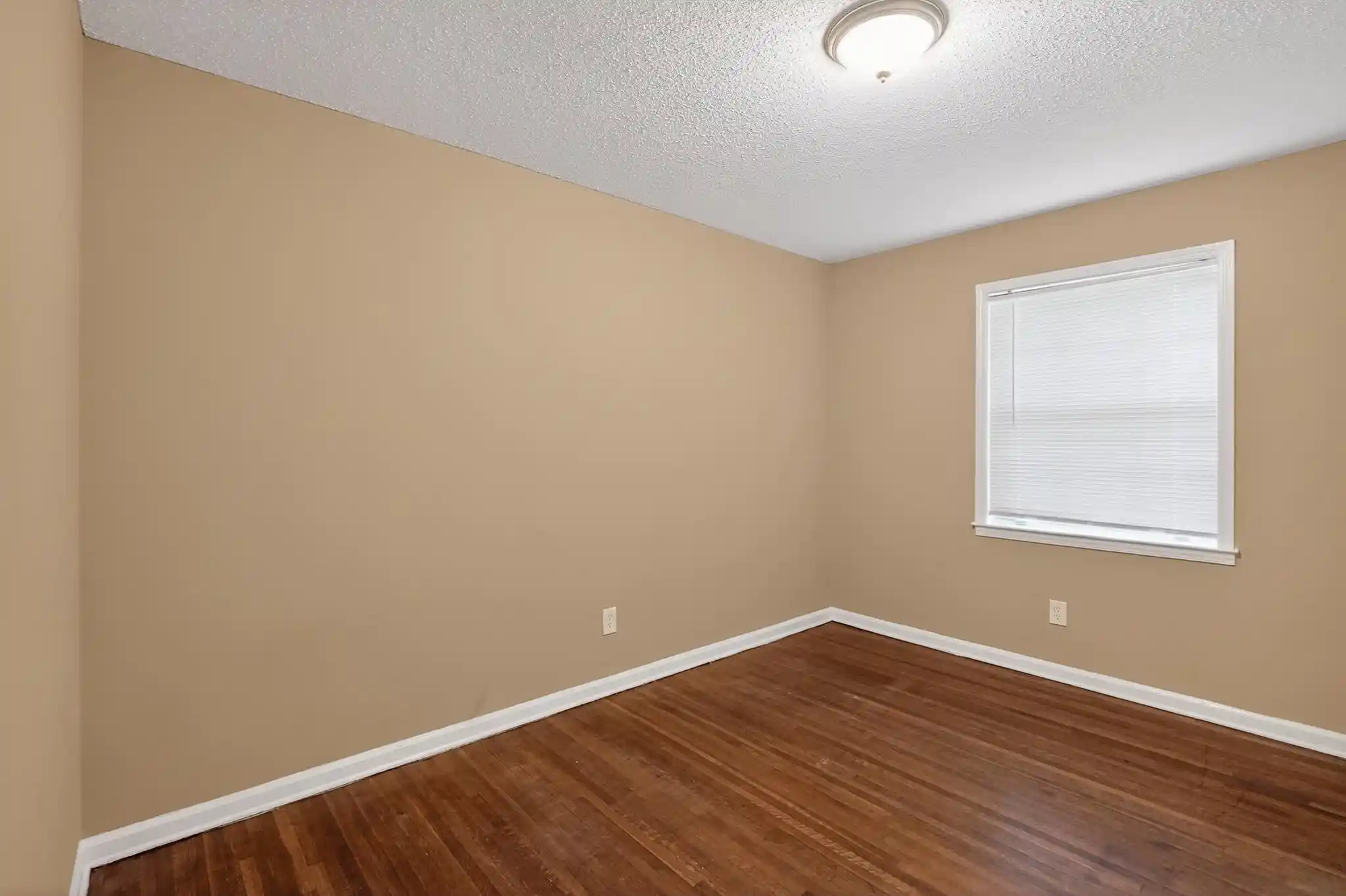 2nd image of 2015 E Holmes Rd, Memphis, TN 38116 | MLS# 10222011