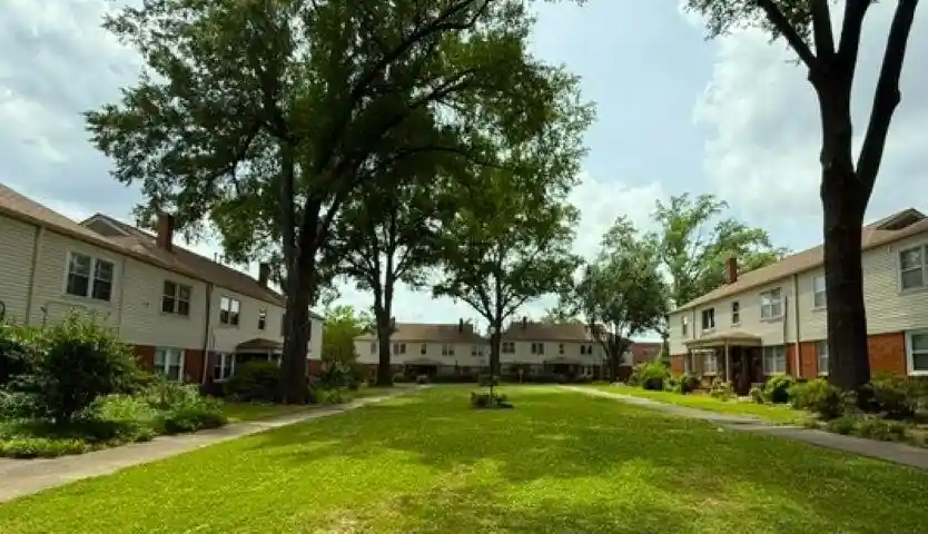 Homes for sale in Memphis, TN | 3001 Walnut Grove Rd #4, Memphis, TN 38111 | MLS# 10222115