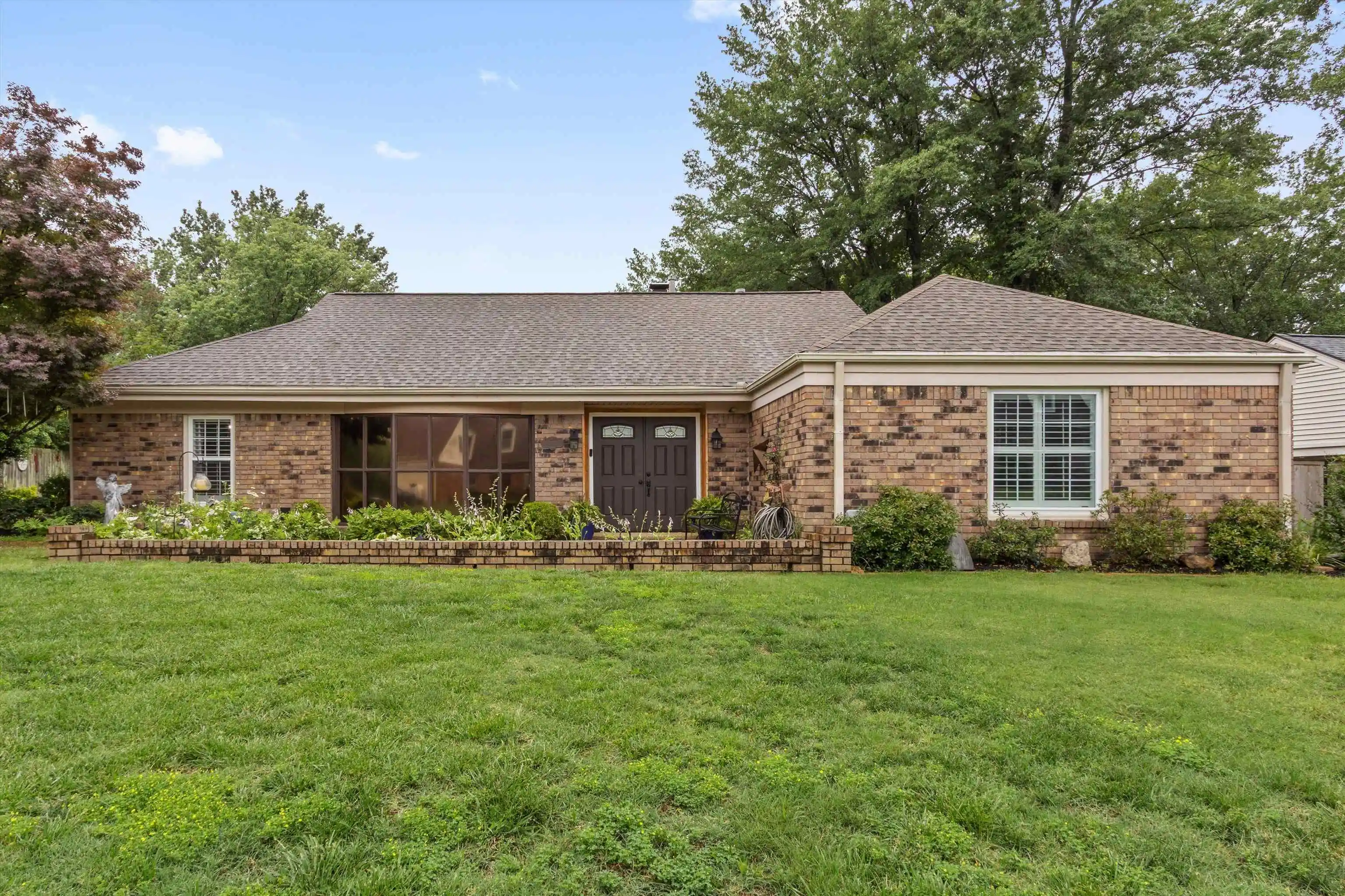 Photo 1 of Sale Pending at 6921 Stornaway Dr, Memphis, TN 38119 | MLS# 10222122 | Listing updated on 2026-06-05