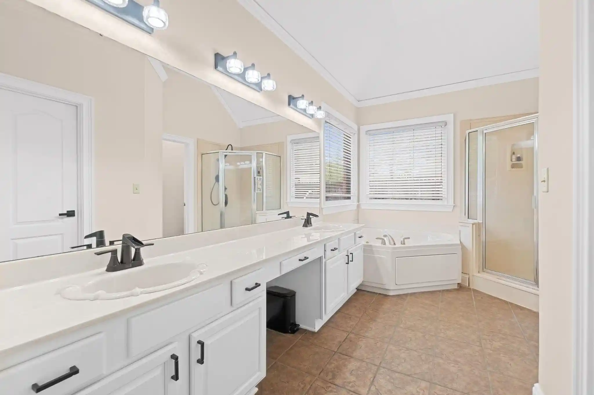 Photo 3 of Sale Pending at 564 Fern Meadow Cv, Cordova, TN 38018 | MLS# 10222186 | Listing updated on 2026-09-09