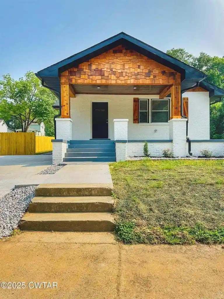 Photo 1 of Single family home for sale at 125 Hatton St, Jackson, TN 38301 | MLS# 10222523 | Listing updated on 2026-09-14