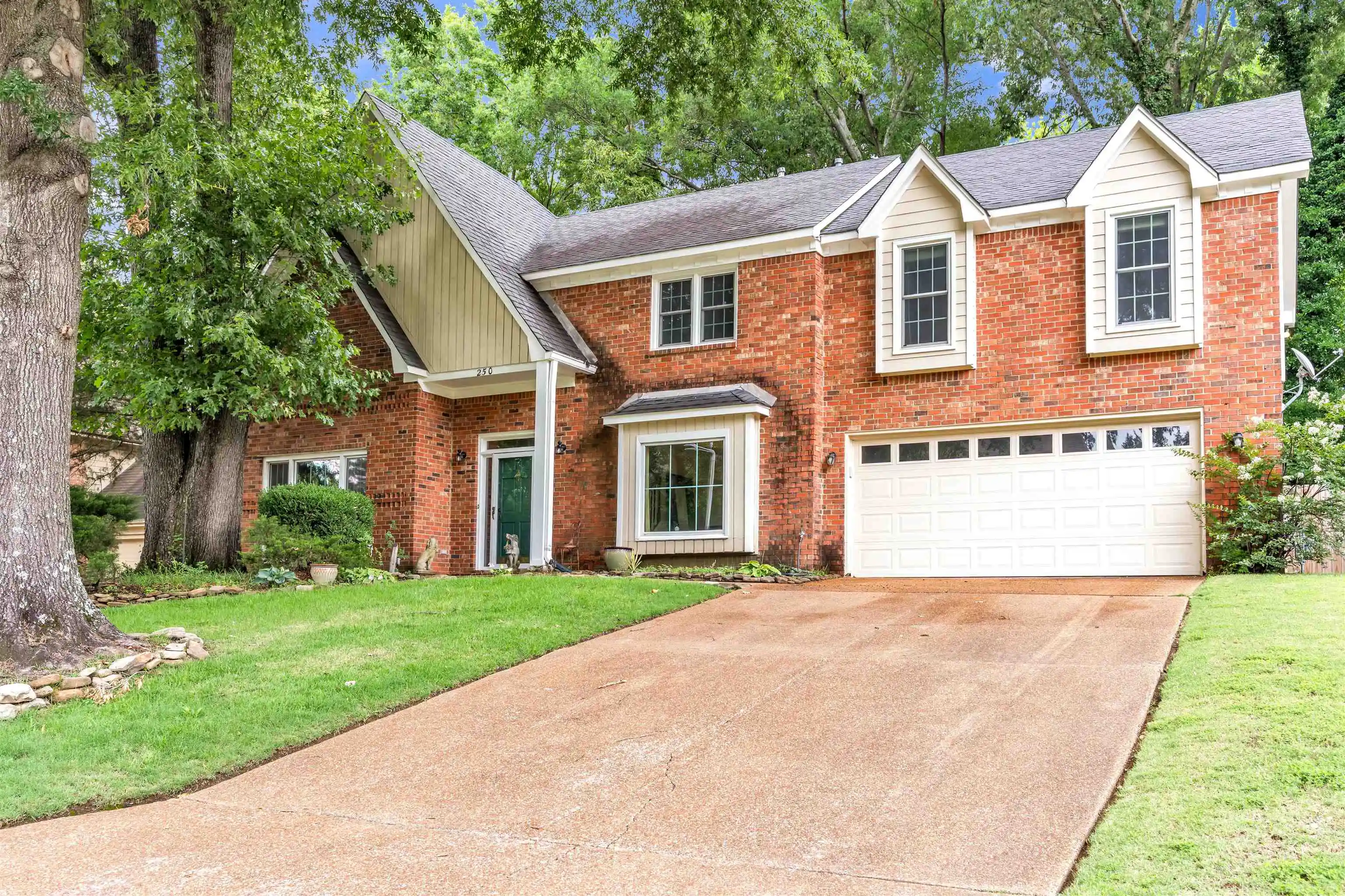 Photo 1 of Single family home for sale at 250 Locust Grv Dr, Cordova, TN 38018 | MLS# 10222545 | Listing updated on 2026-09-11