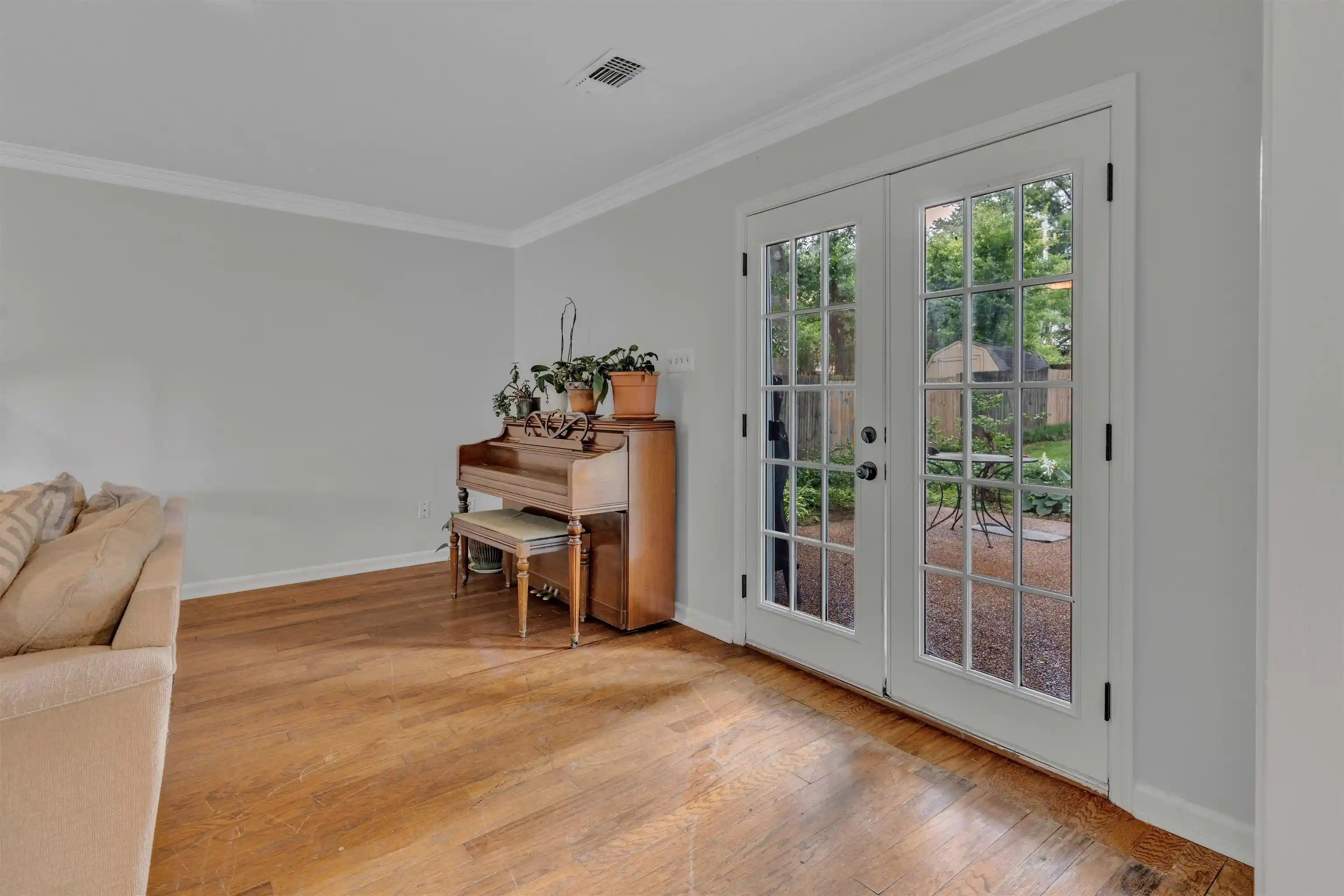 Photo 3 of Single family home for sale at 250 Locust Grv Dr, Cordova, TN 38018 | MLS# 10222545 | Listing updated on 2026-09-11