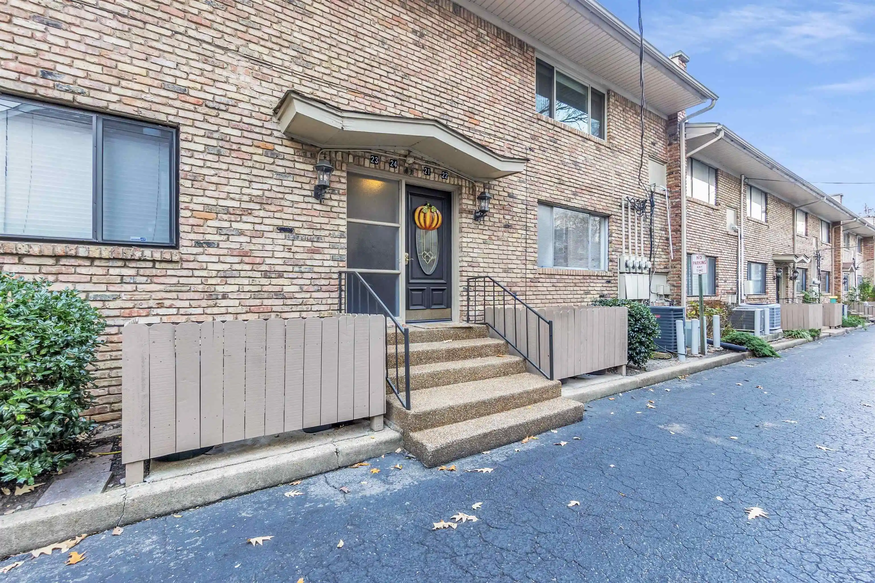 1st image of 4400 Poplar Ave #21, Memphis, TN 38117 | MLS# 10222592