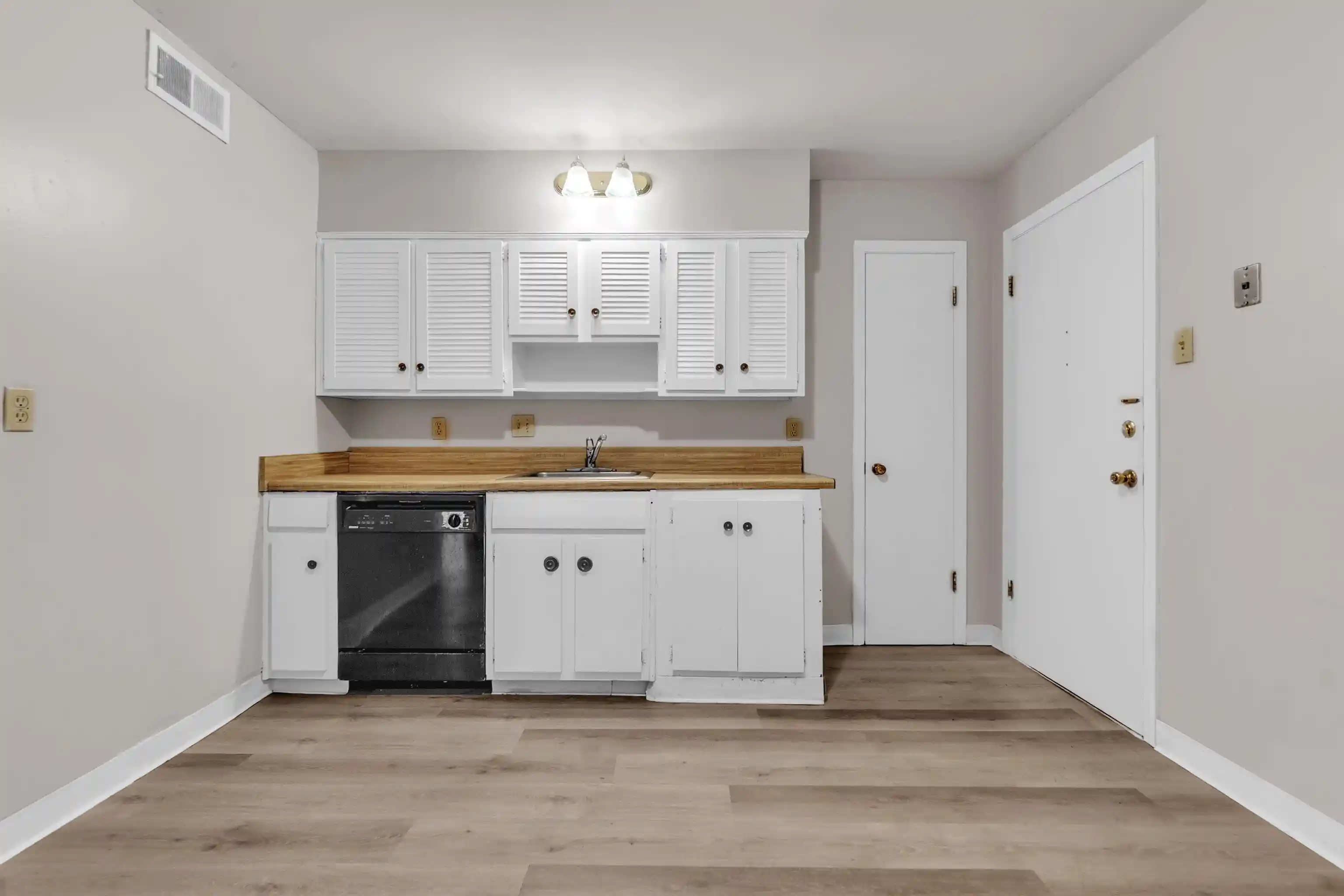 3rd image of 4400 Poplar Ave #21, Memphis, TN 38117 | MLS# 10222592