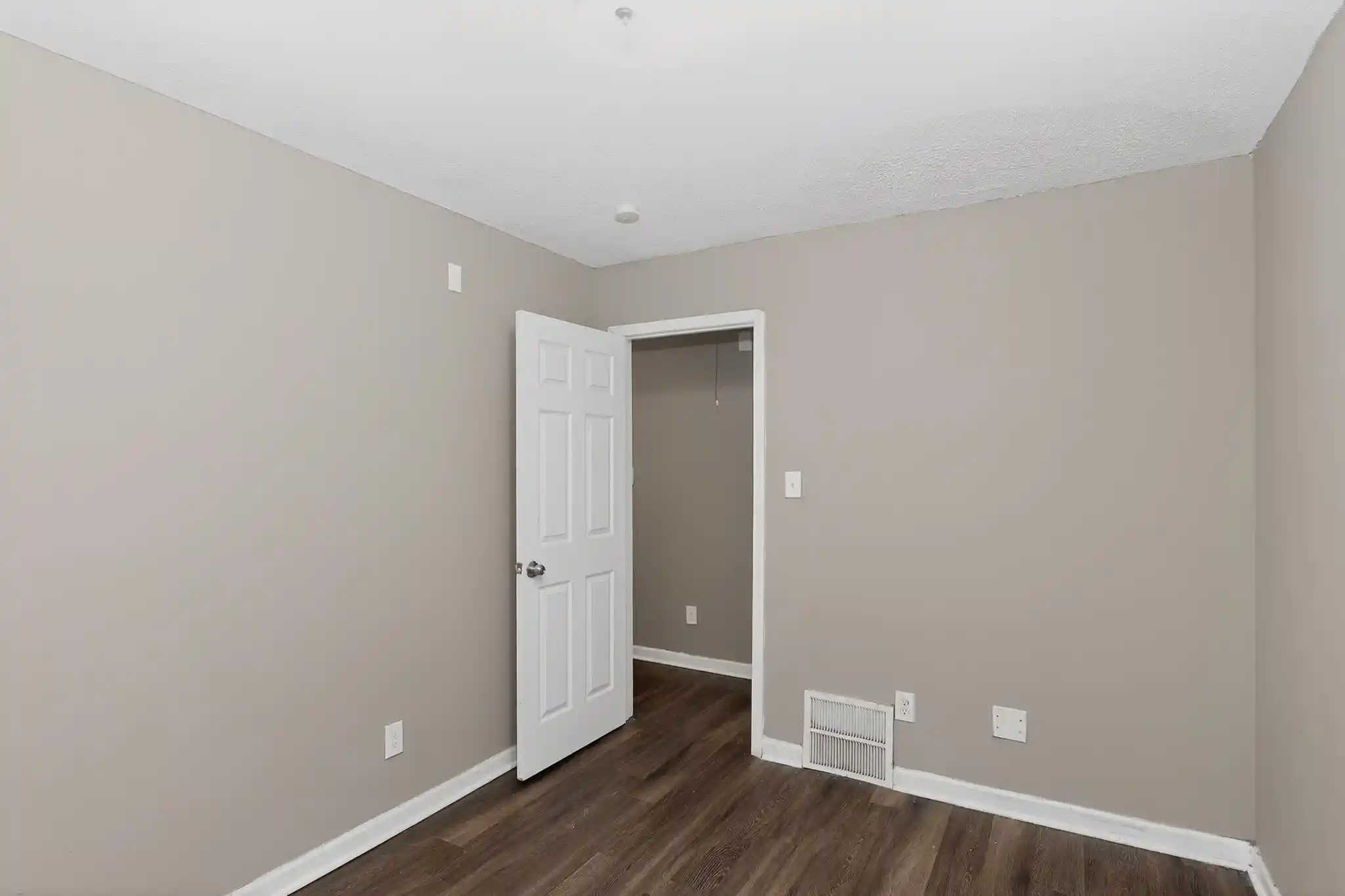 Photo 3 of Sale Pending at 670 Whiterock Ave, Memphis, TN 38109 | MLS# 10222693 | Listing updated on 2026-09-11