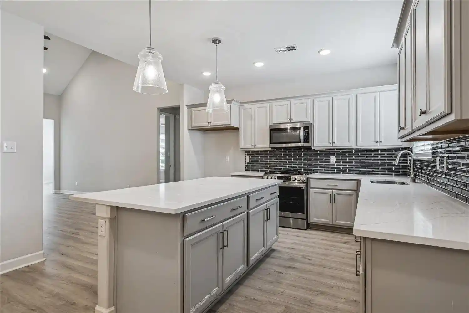 3rd image of 8742 Bedfordshire Dr, Memphis, TN 38133