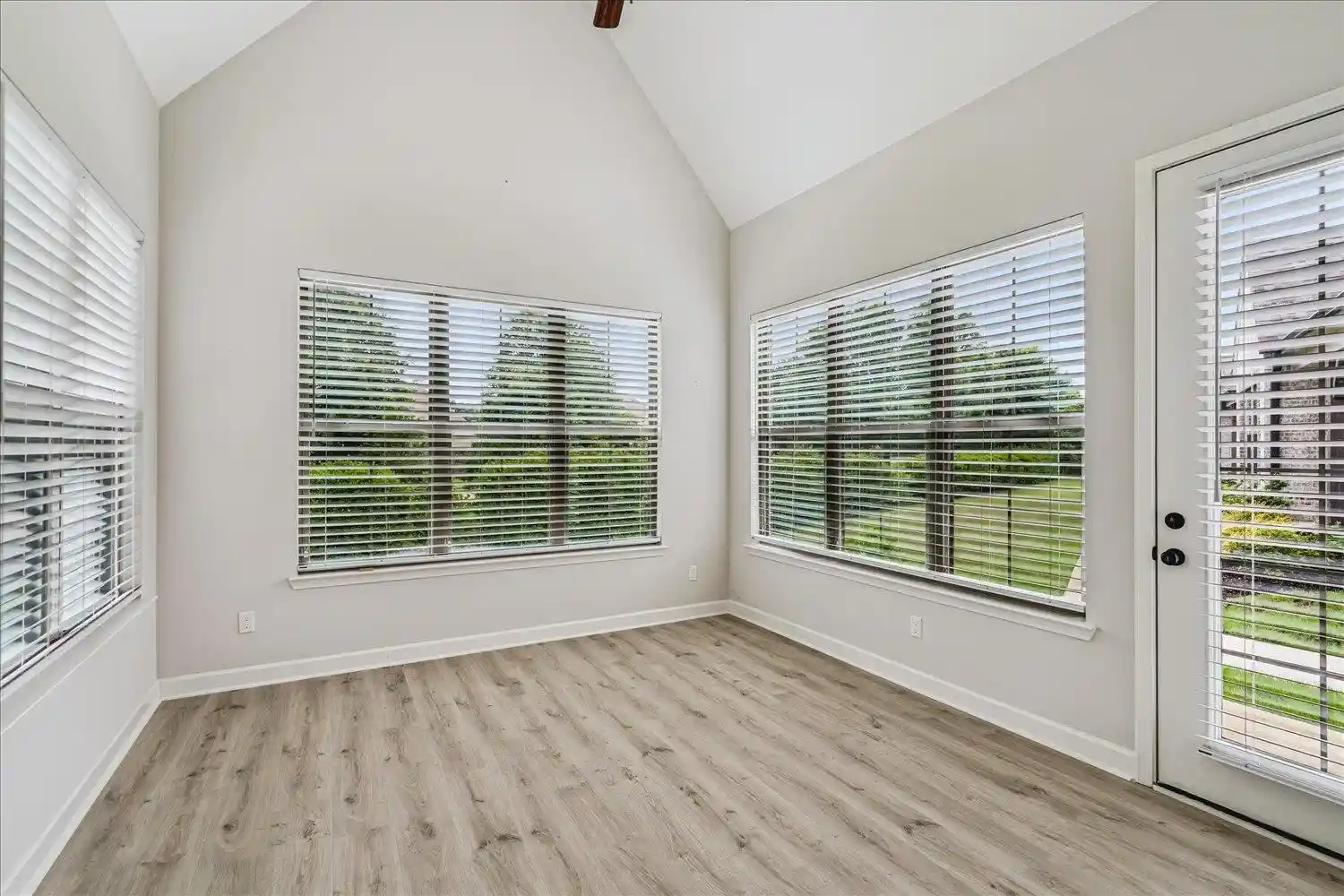 2nd image of 8742 Bedfordshire Dr, Bartlett, TN 38133