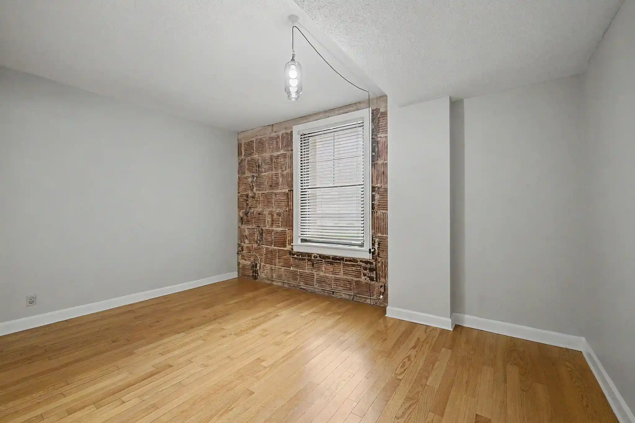 2nd image of Claridge House Condominiums, Memphis, TN 38103