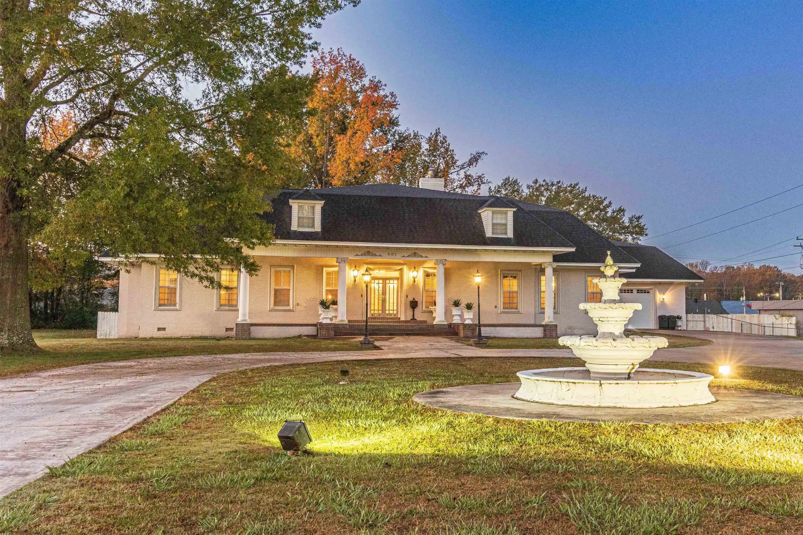 Homes for sale in Selmer, TN | 401 E Poplar Ave, Selmer, TN 38375 | MLS# 10222852