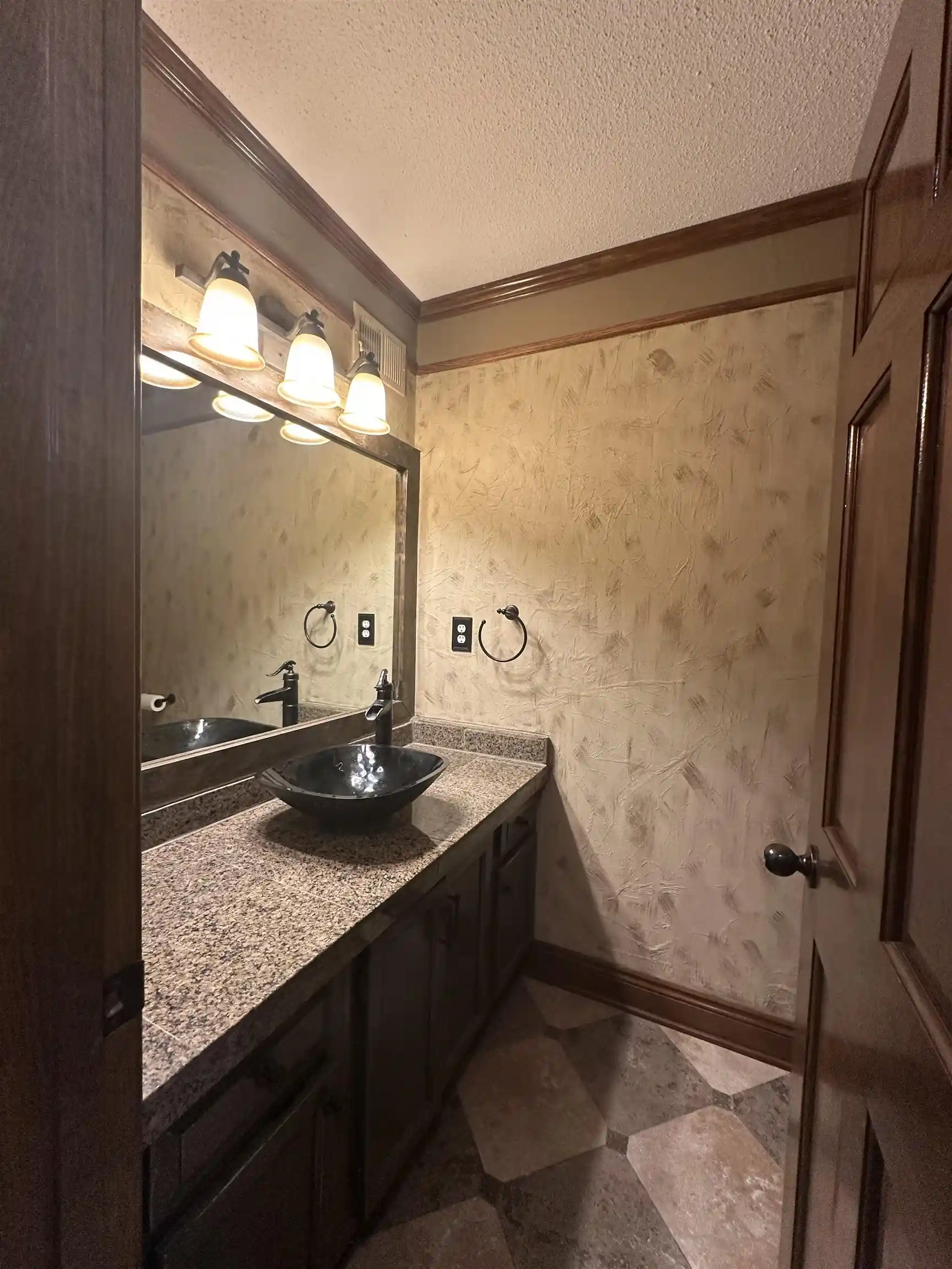 Photo 3 of Sale Pending at 7219 Country Oaks Dr, Memphis, TN 38125 | MLS# 10222911 | Listing updated on 2026-08-26