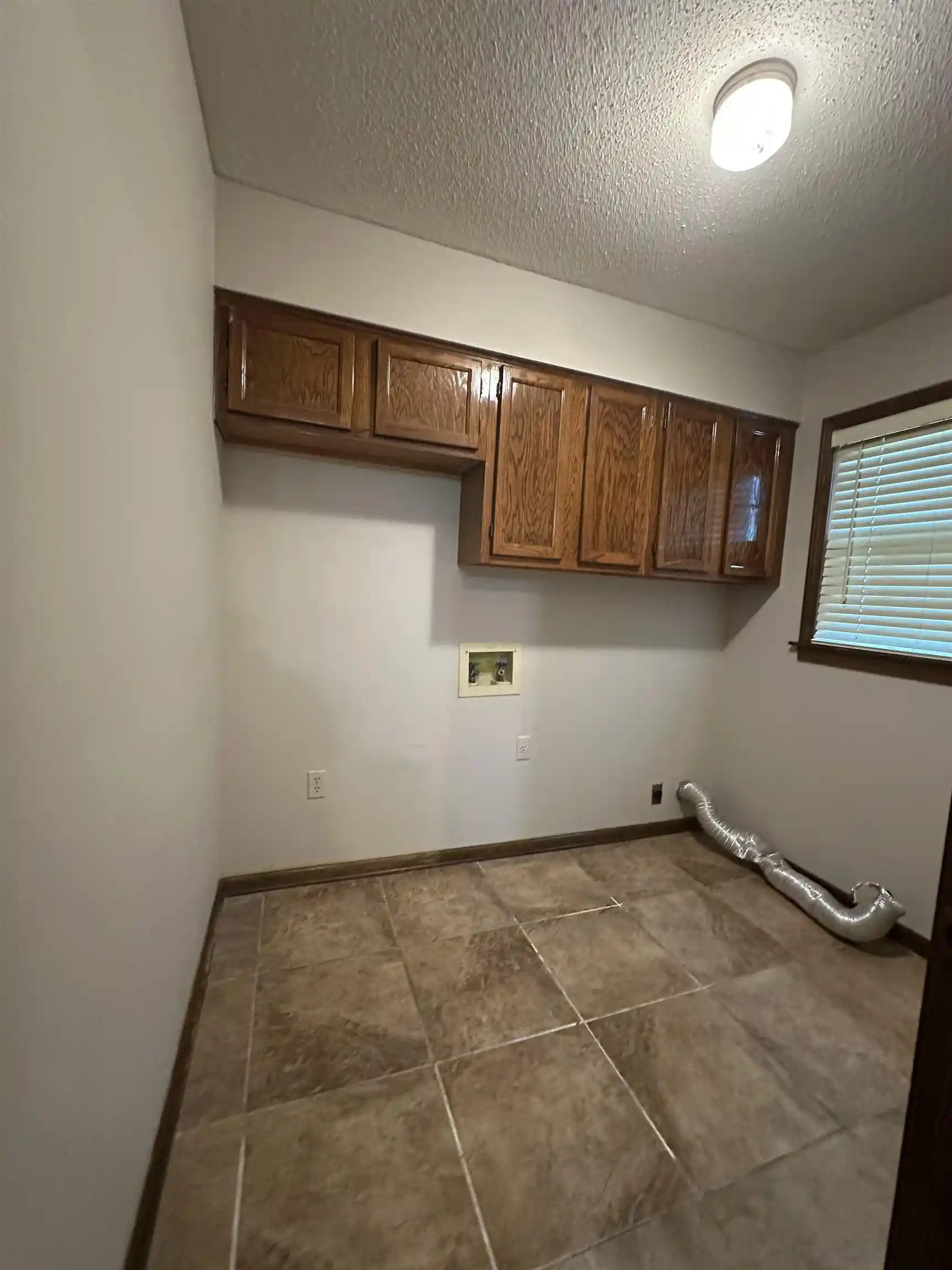 Photo 3 of Sale Pending at 7219 Country Oaks Dr, Memphis, TN 38125 | MLS# 10222911 | Listing updated on 2026-08-26