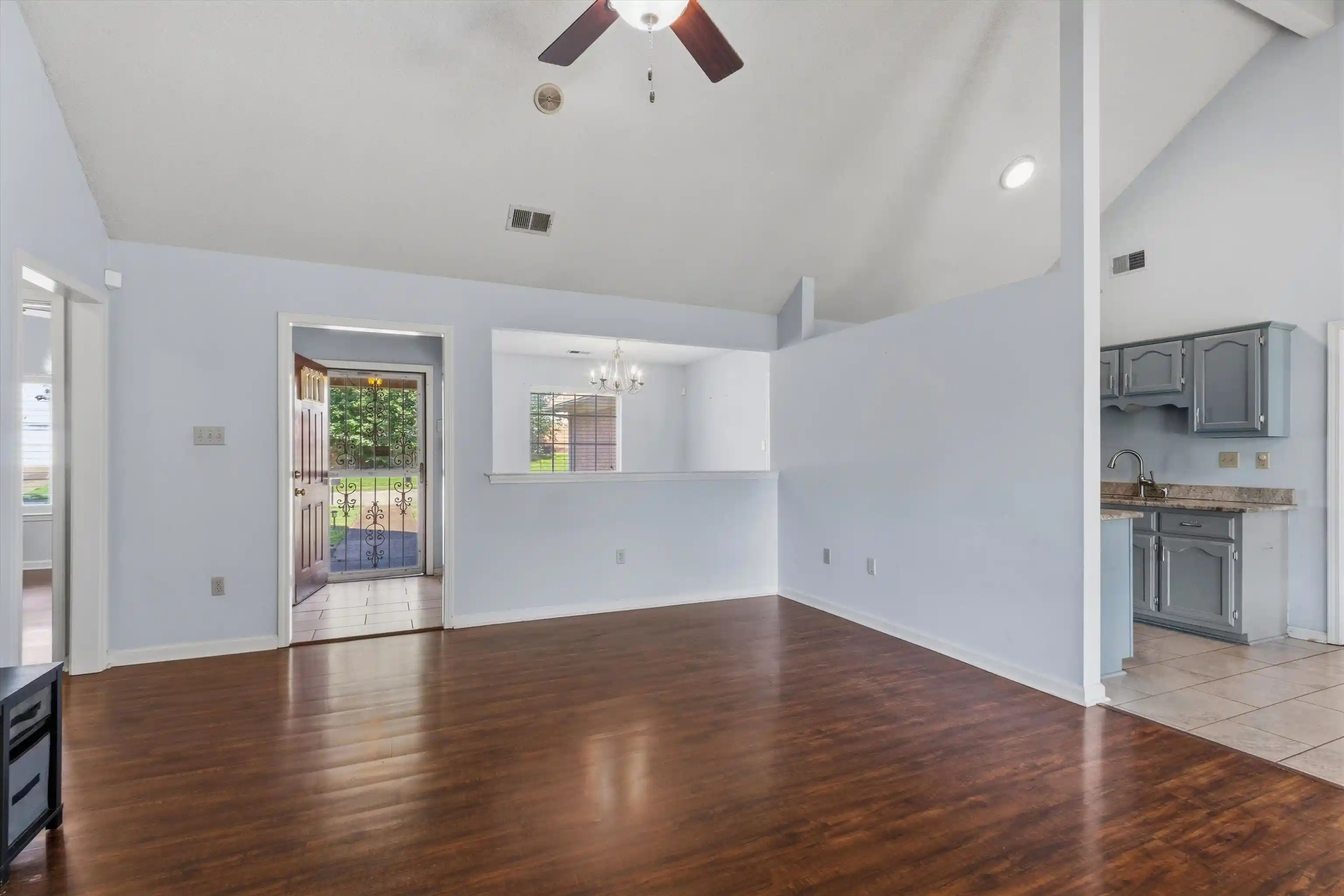 Photo 2 of Single family home for sale at 5364 Meadow Cross Dr, Memphis, TN 38141 | MLS# 10223089 | Listing updated on 2026-09-15
