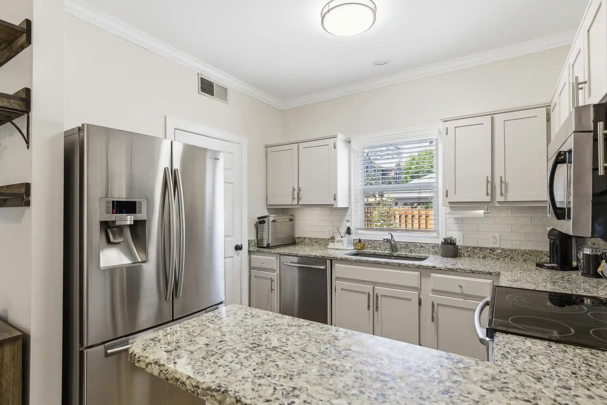 Photo 4 of Single family home for sale at 589 Madewood Dr, Memphis, TN 38103 | MLS# 10223094 | Listing updated on 2026-09-10