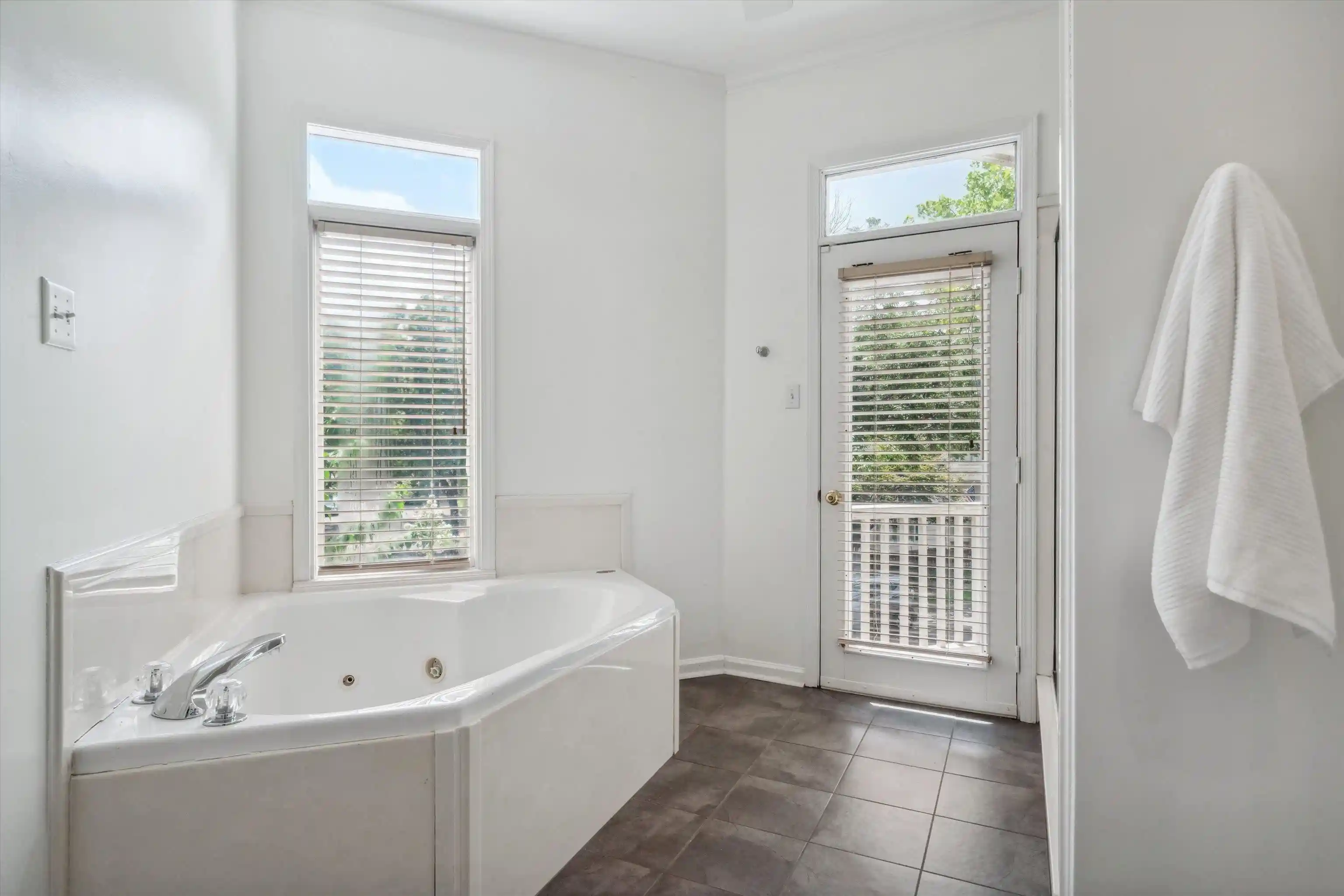 2nd image of 1003 Island Park Cir, Memphis, TN 38103 | MLS# 10223200