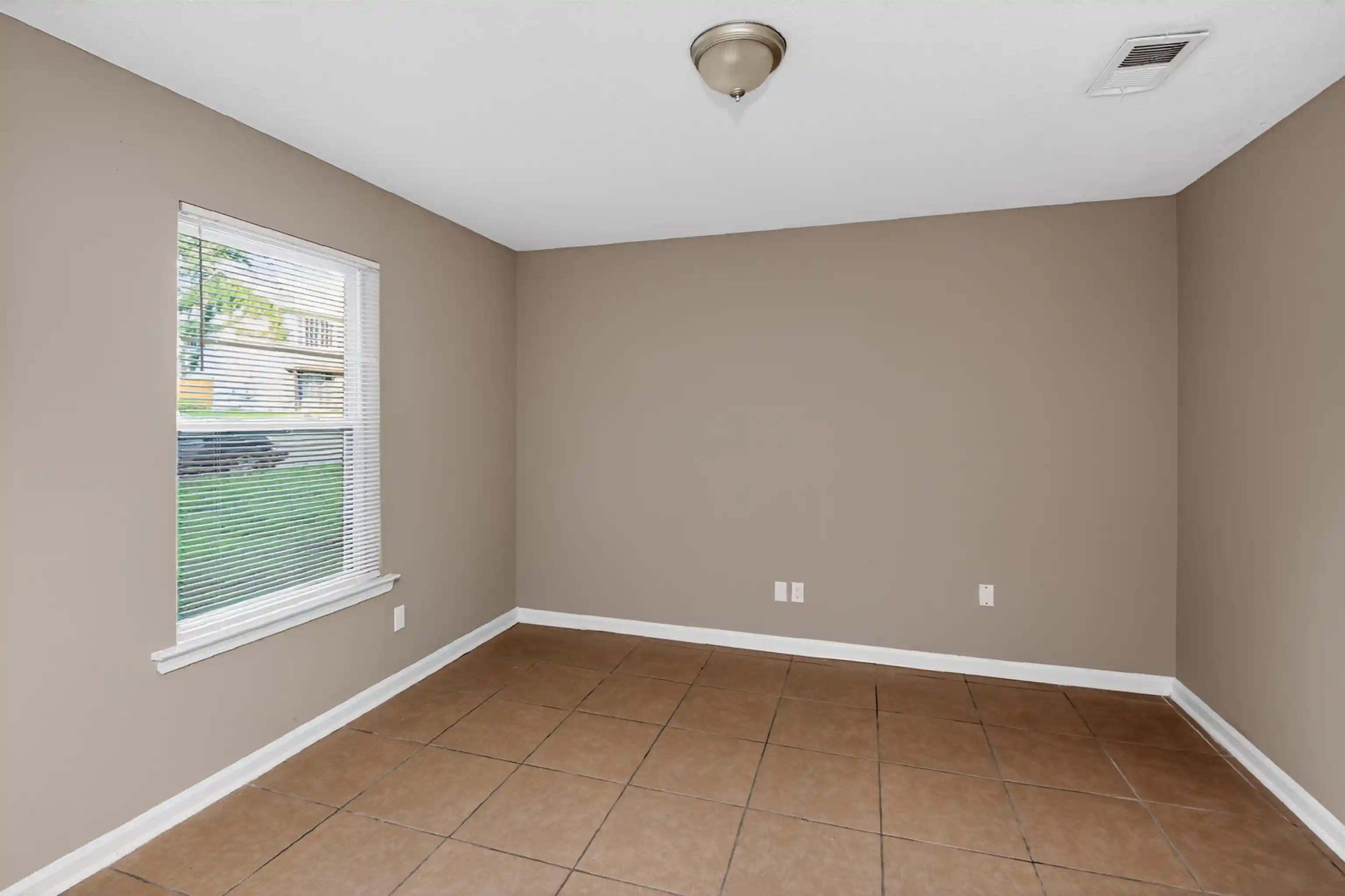 Photo 2 of Sale Pending at 4677 Christyshire Dr, Memphis, TN 38128 | MLS# 10223240 | Listing updated on 2026-09-11