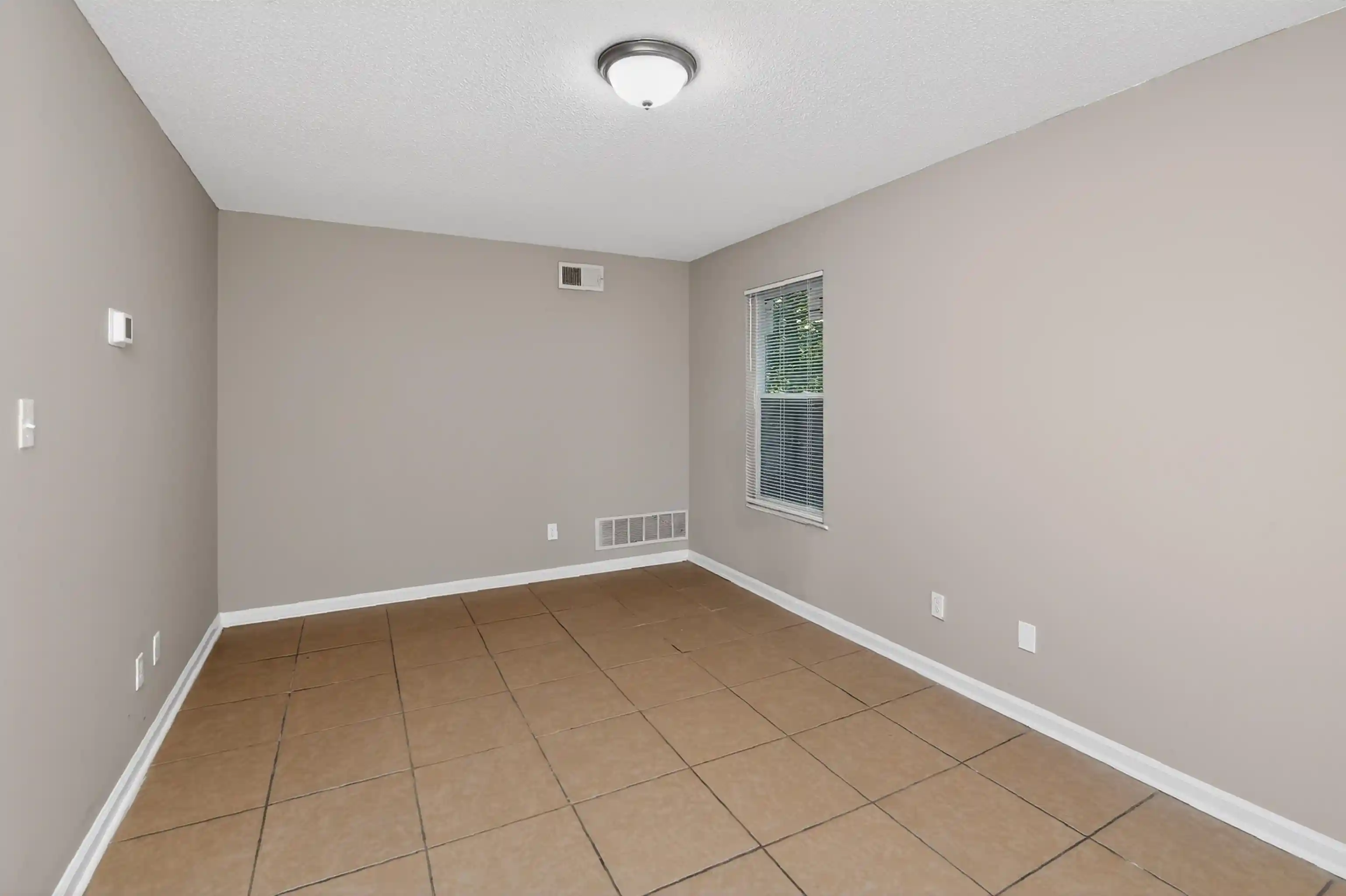 Photo 4 of Sale Pending at 4677 Christyshire Dr, Memphis, TN 38128 | MLS# 10223240 | Listing updated on 2026-09-11
