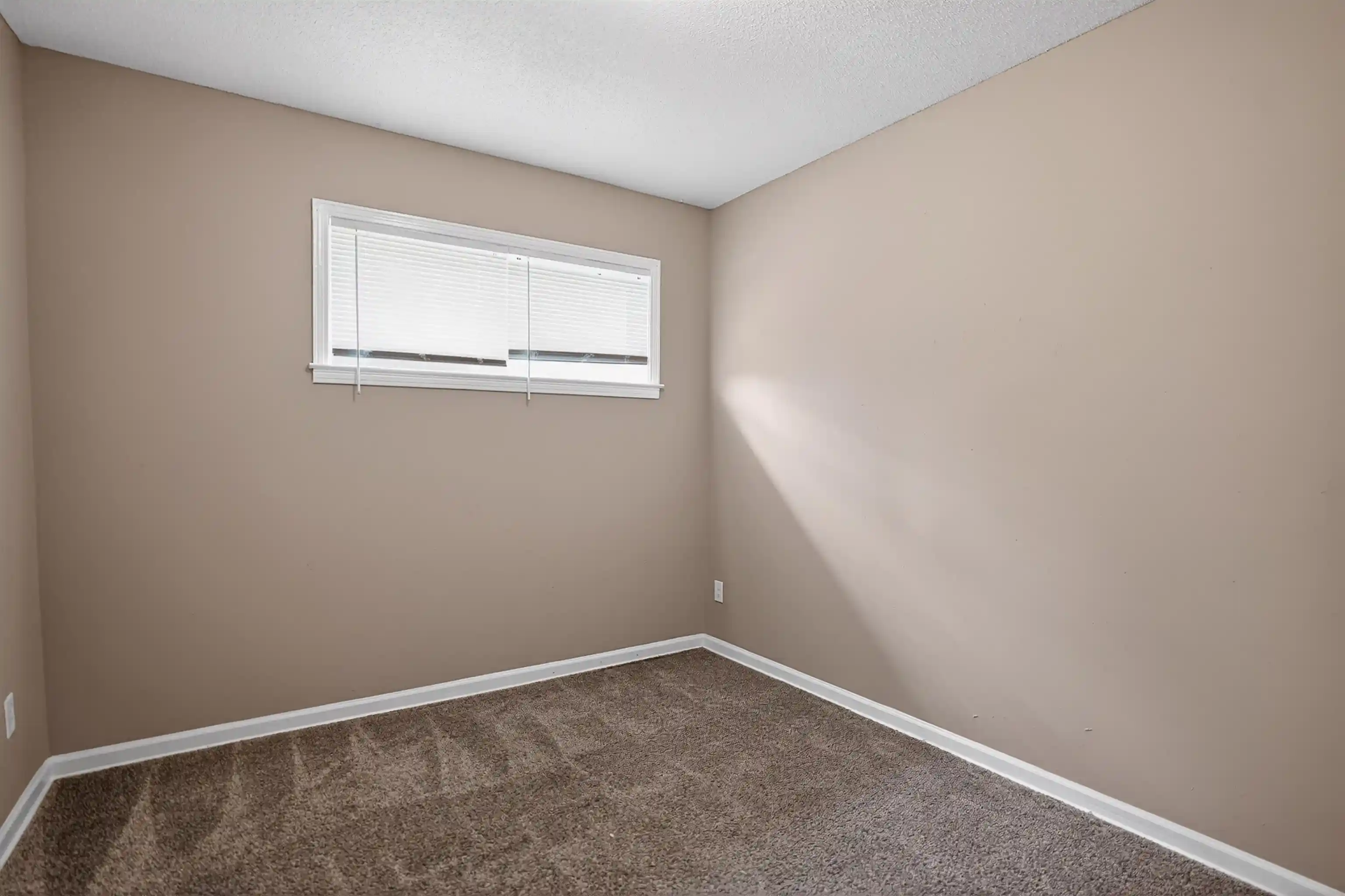 Photo 3 of Single family home for sale at 4281 Lawnview St, Memphis, TN 38109 | MLS# 10223252 | Listing updated on 2026-09-10