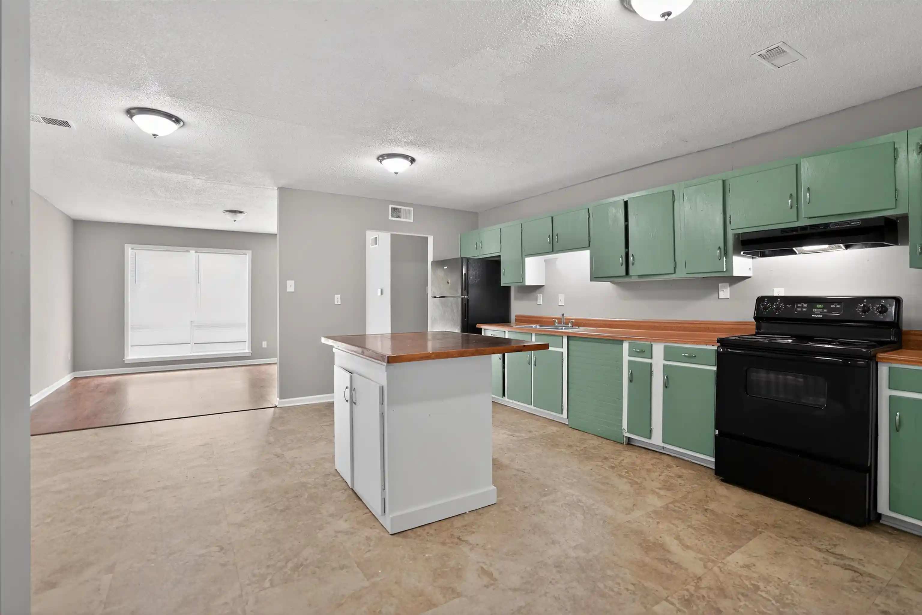 Photo 3 of Single family home for sale at 4281 Lawnview St, Memphis, TN 38109 | MLS# 10223252 | Listing updated on 2026-09-10