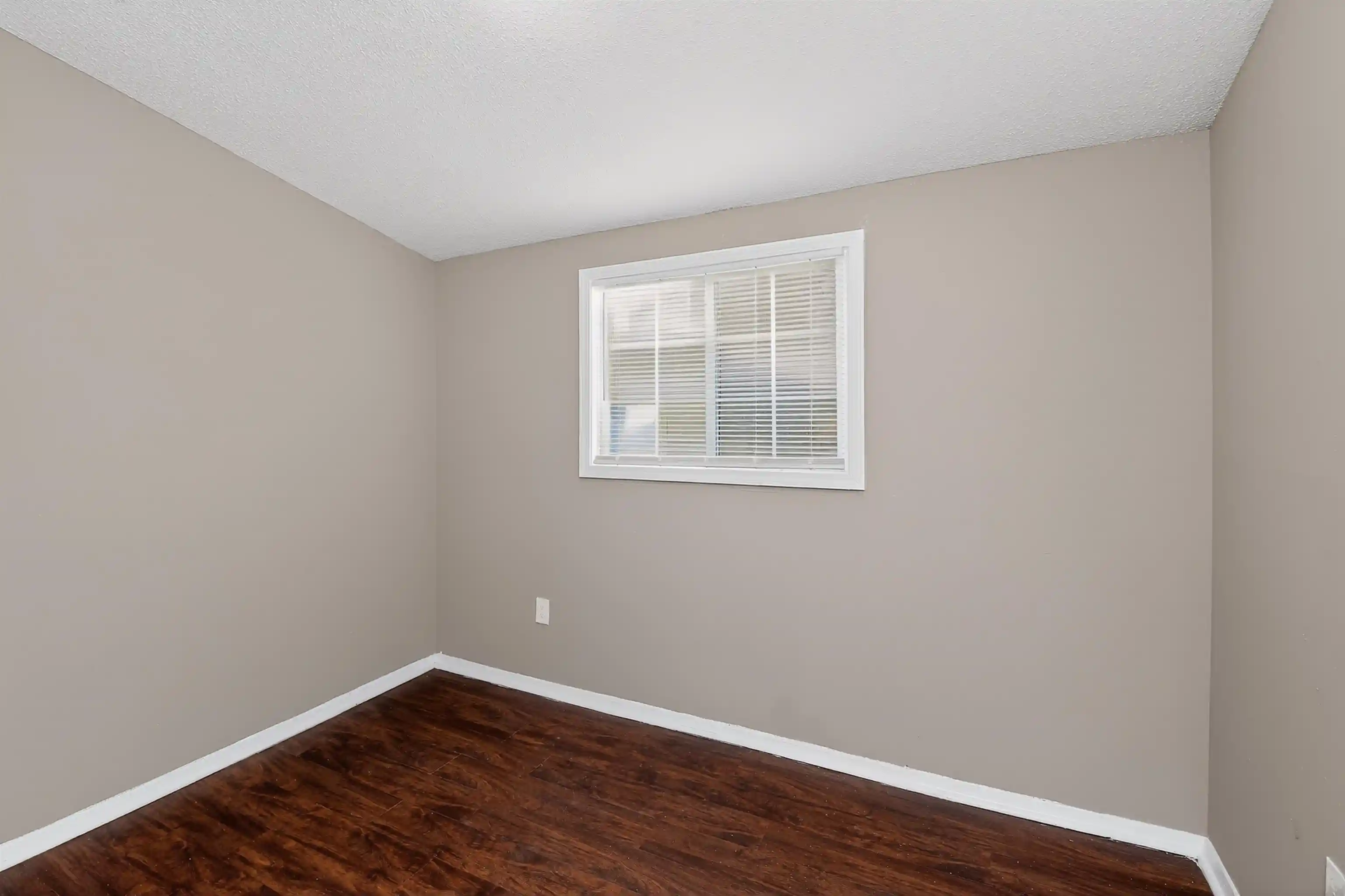 Photo 4 of Sale Pending at 564 Hemsley Ave, Memphis, TN 38109 | MLS# 10223255 | Listing updated on 2026-10-08