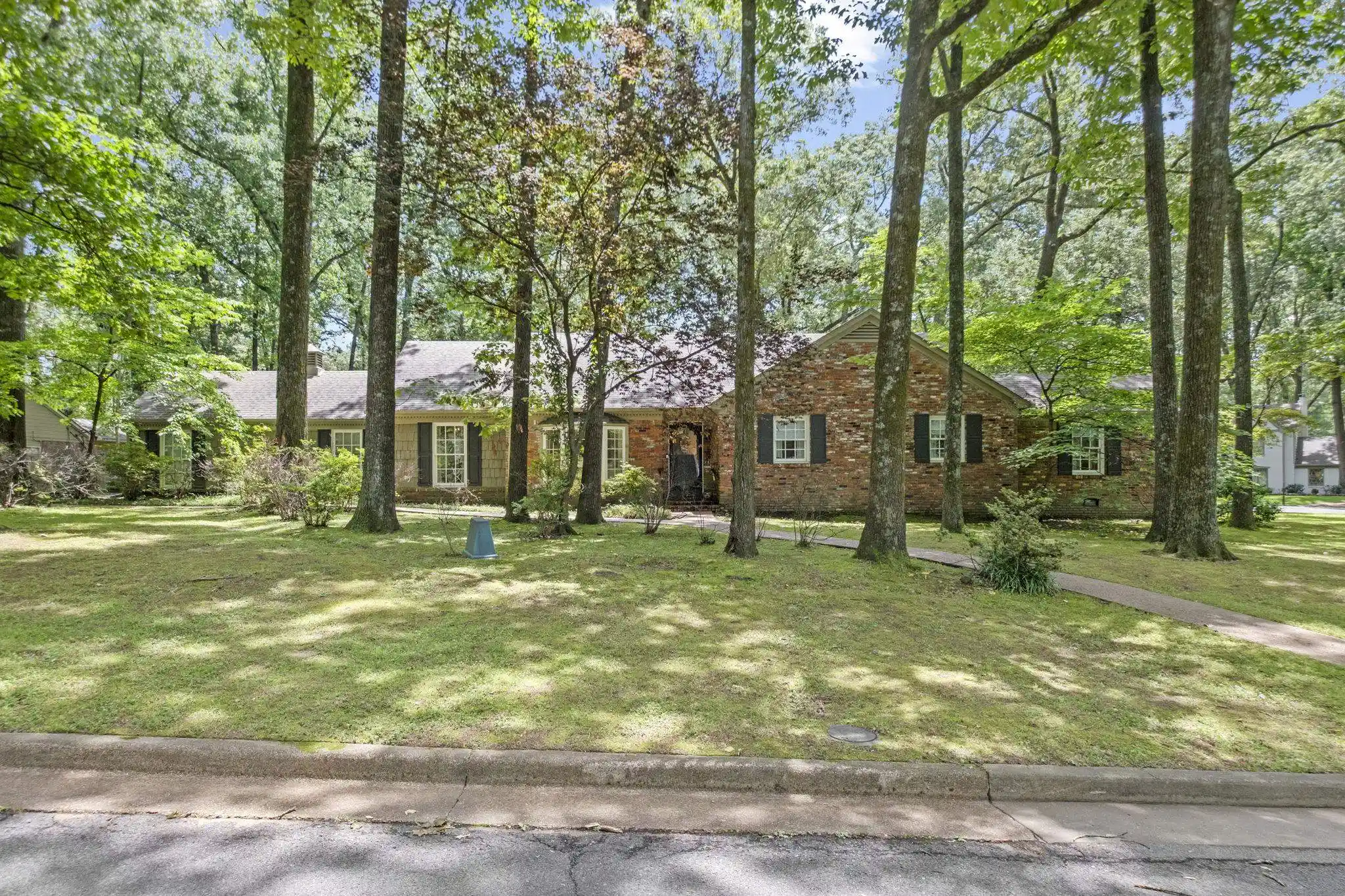 Photo 1 of Sale Pending at 2250 Lochlevin Dr, Memphis, TN 38119 | MLS# 10223281 | Listing updated on 2026-09-13