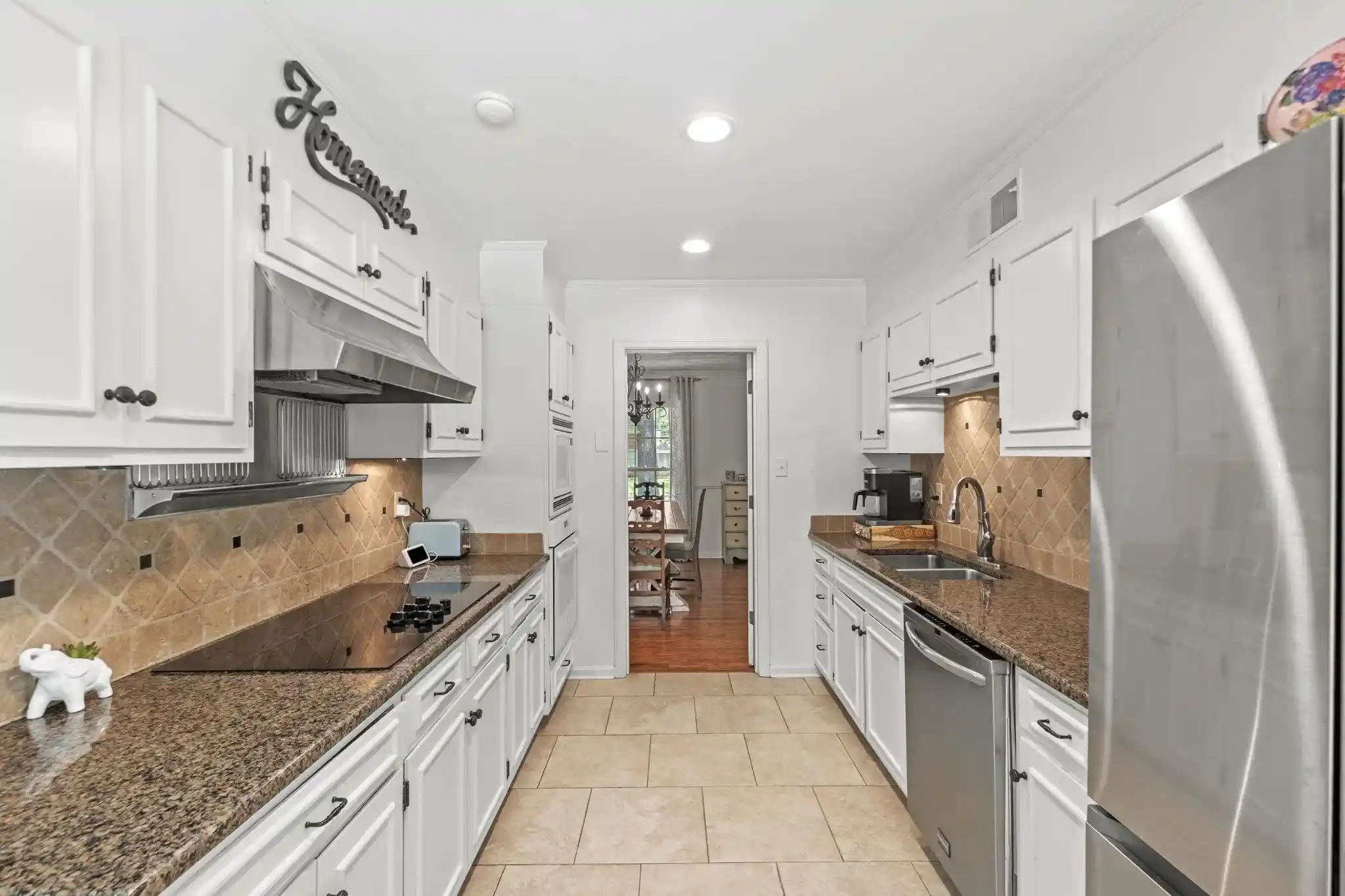 Photo 3 of Sale Pending at 2250 Lochlevin Dr, Memphis, TN 38119 | MLS# 10223281 | Listing updated on 2026-09-13