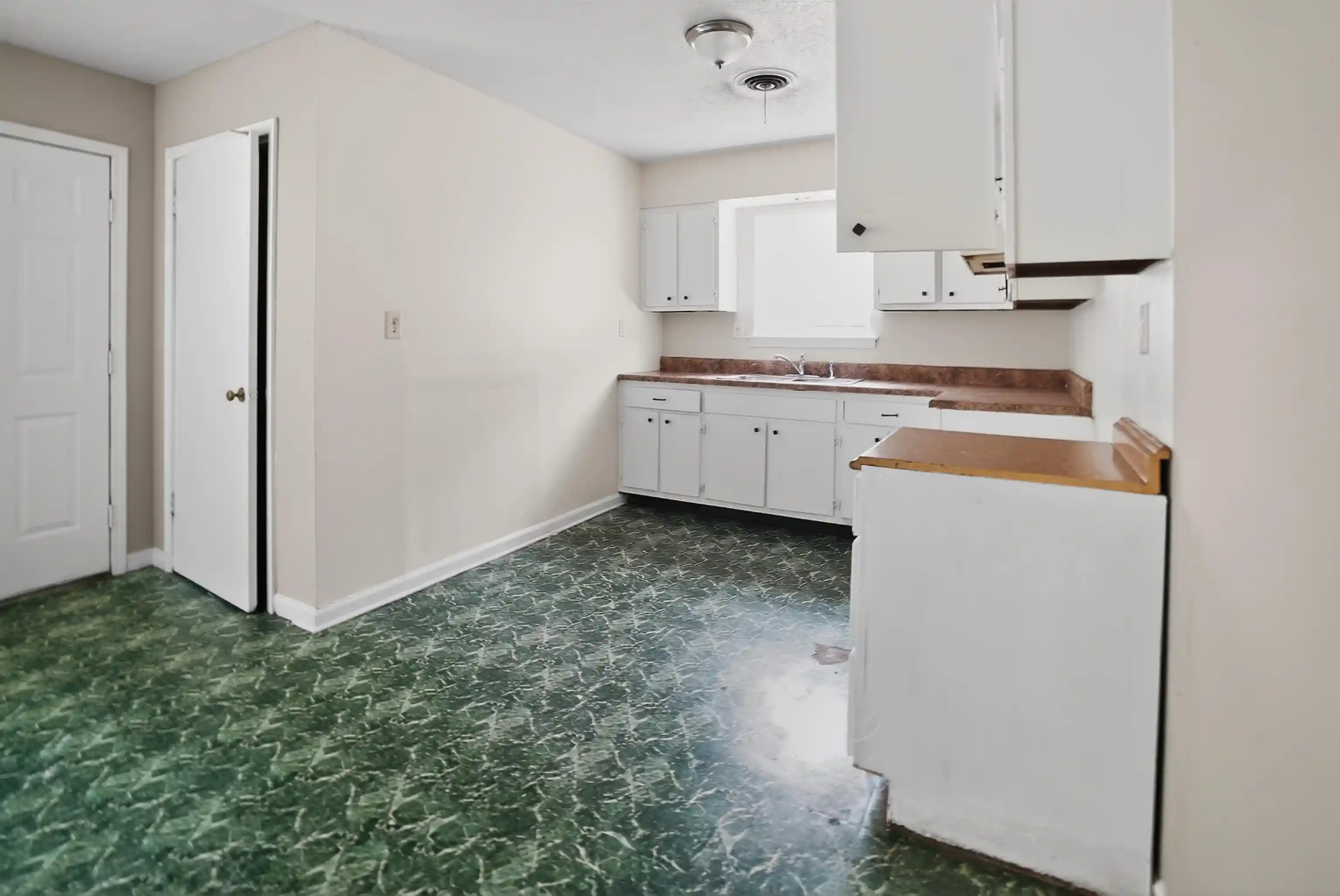 Photo 2 of Single family home for sale at 4530 Spring Valley Dr, Memphis, TN 38128 | MLS# 10223282 | Listing updated on 2026-09-11