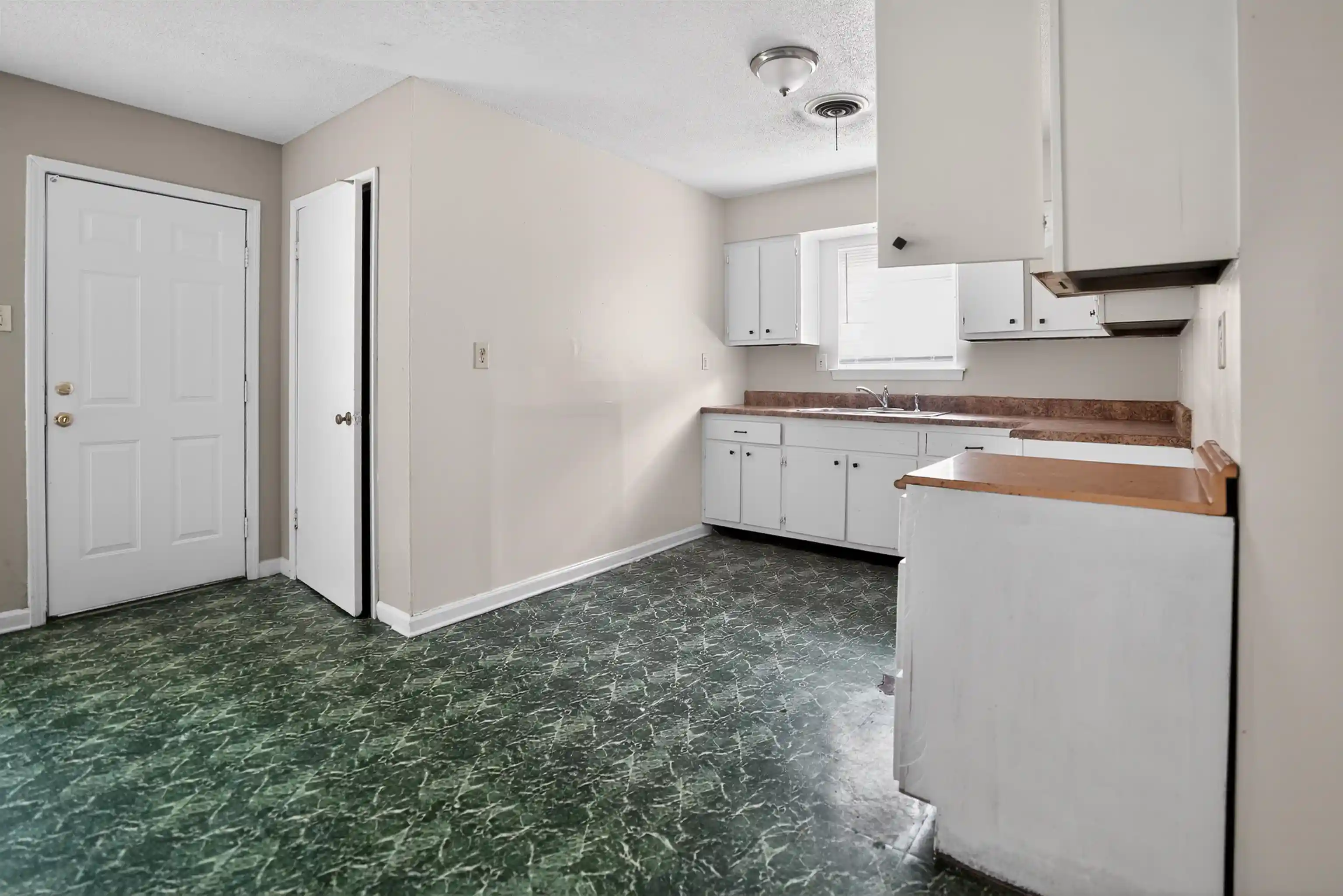 Photo 3 of Single family home for sale at 4530 Spring Valley Dr, Memphis, TN 38128 | MLS# 10223282 | Listing updated on 2026-09-11