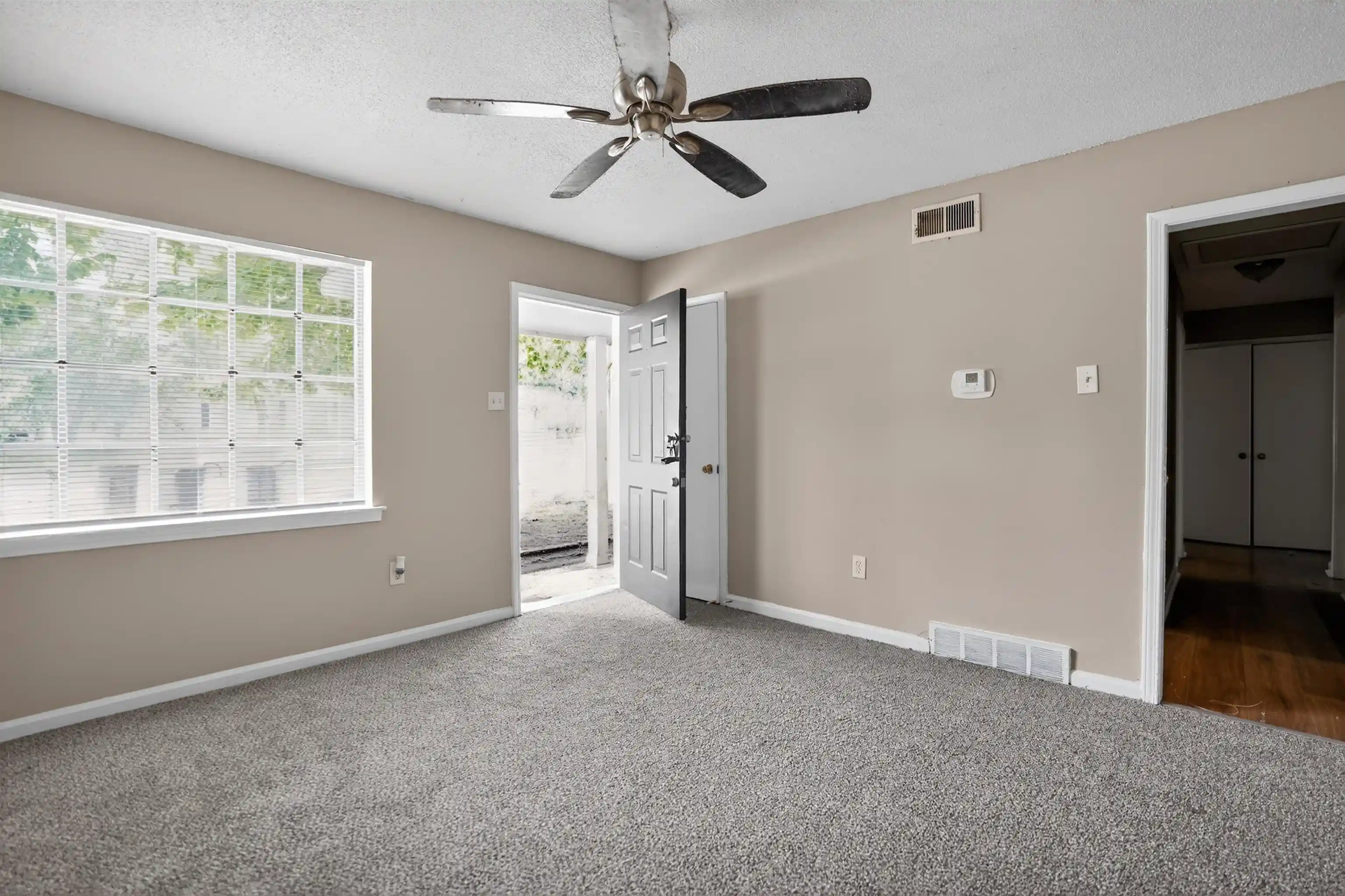 Photo 4 of Single family home for sale at 4530 Spring Valley Dr, Memphis, TN 38128 | MLS# 10223282 | Listing updated on 2026-09-11