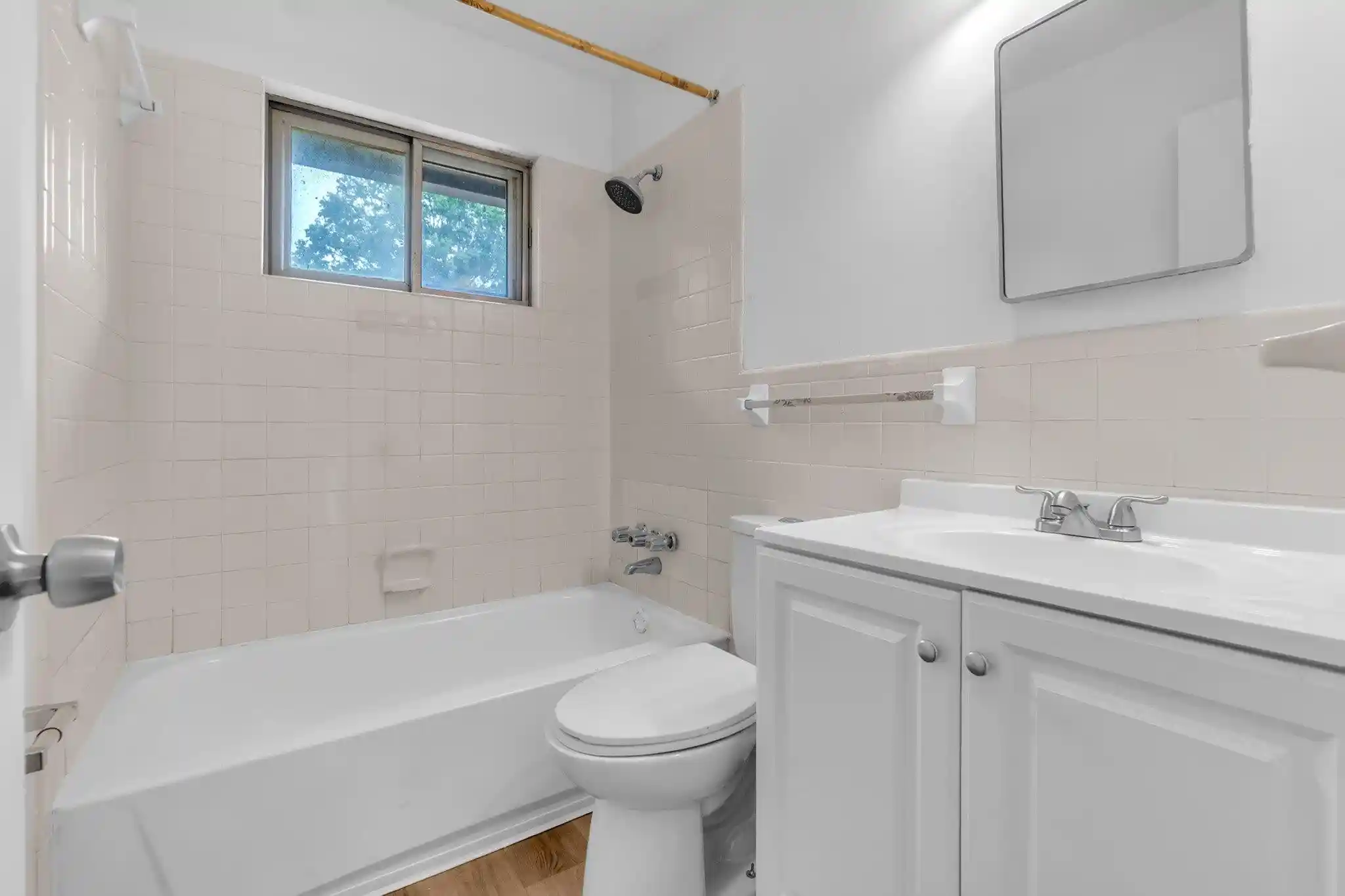 Photo 2 of Sale Pending at 2930 Cherry Rd, Memphis, TN 38118 | MLS# 10223320 | Listing updated on 2026-08-01