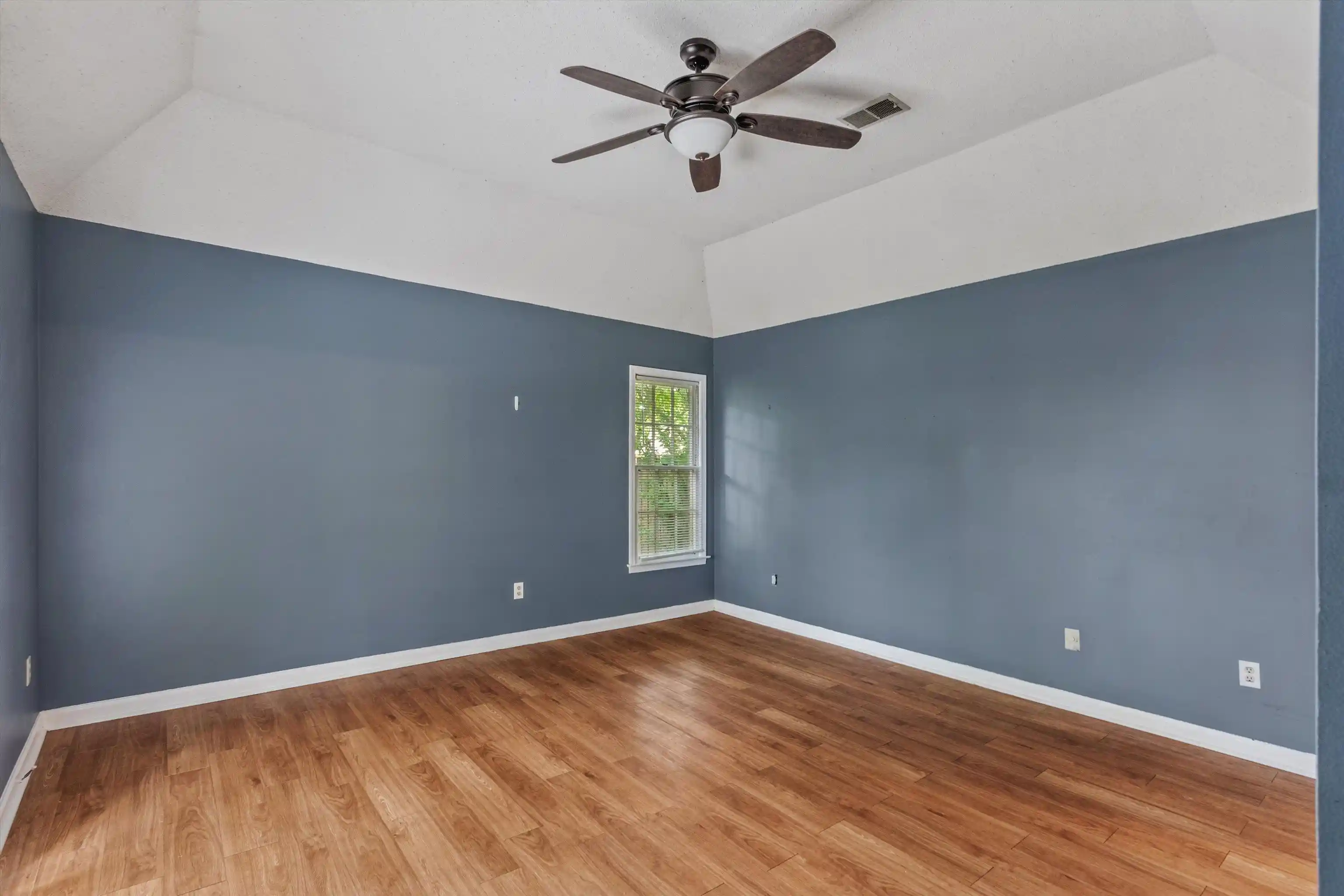 Photo 3 of Sale Pending at 7009 Rocky Crk Dr, Memphis, TN 38125 | MLS# 10223349 | Listing updated on 2026-09-04