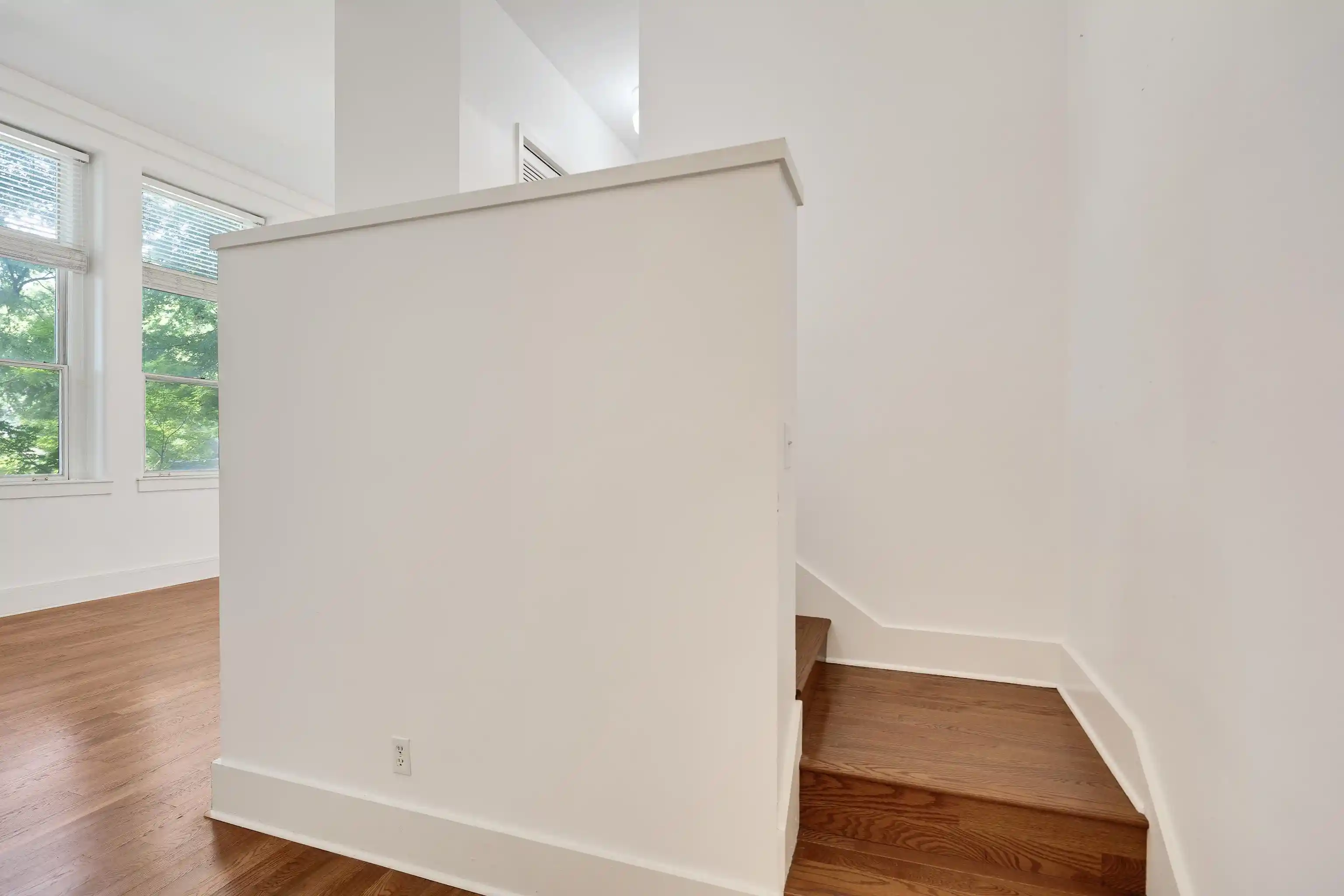 Listing Photo 4 - Condo for sale in building located at 519 S Edgewood St, Memphis, TN 38104 - Unit #206