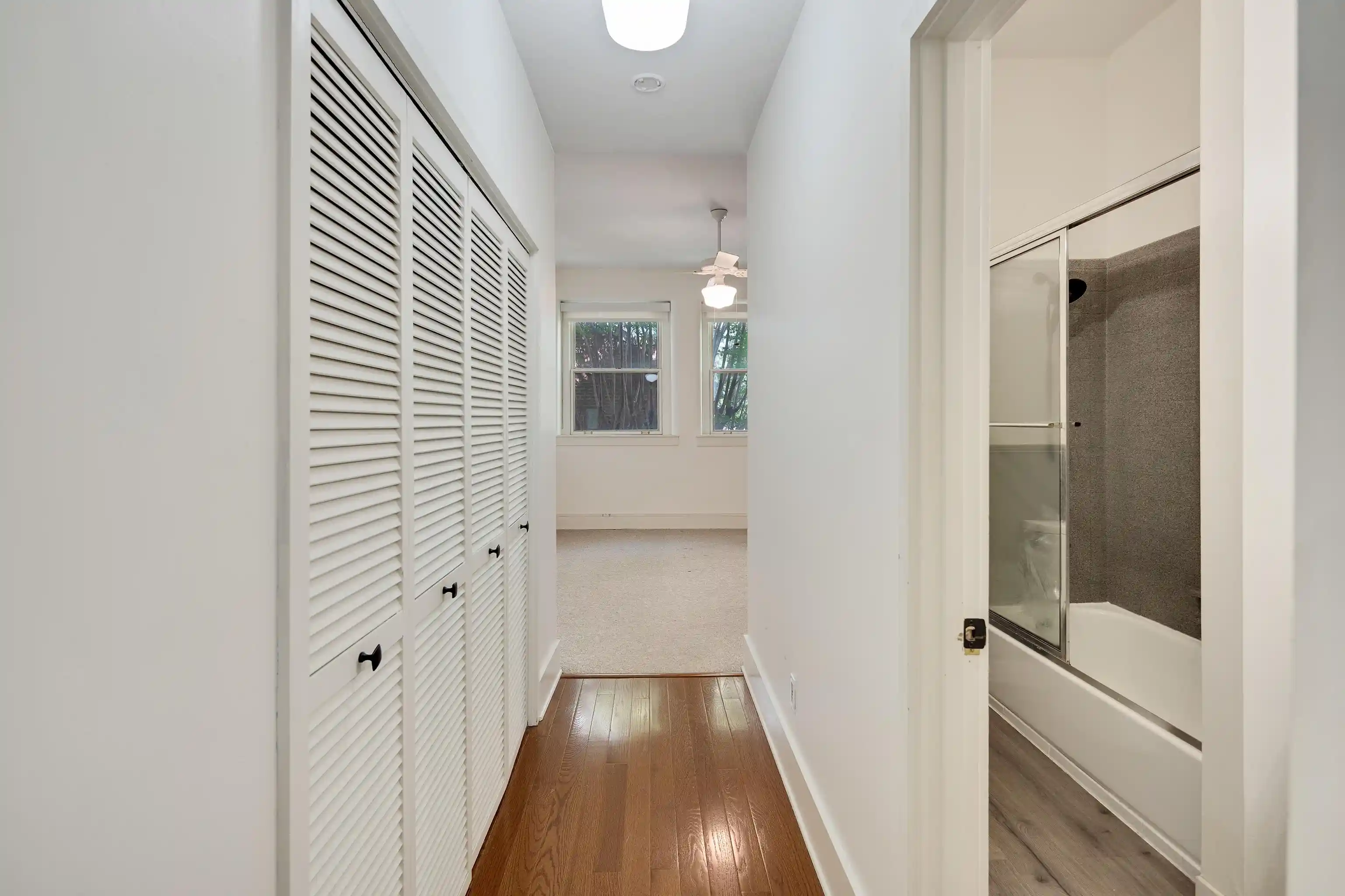 Listing Photo 5 - Condo for sale in building located at 519 S Edgewood St, Memphis, TN 38104 - Unit #206