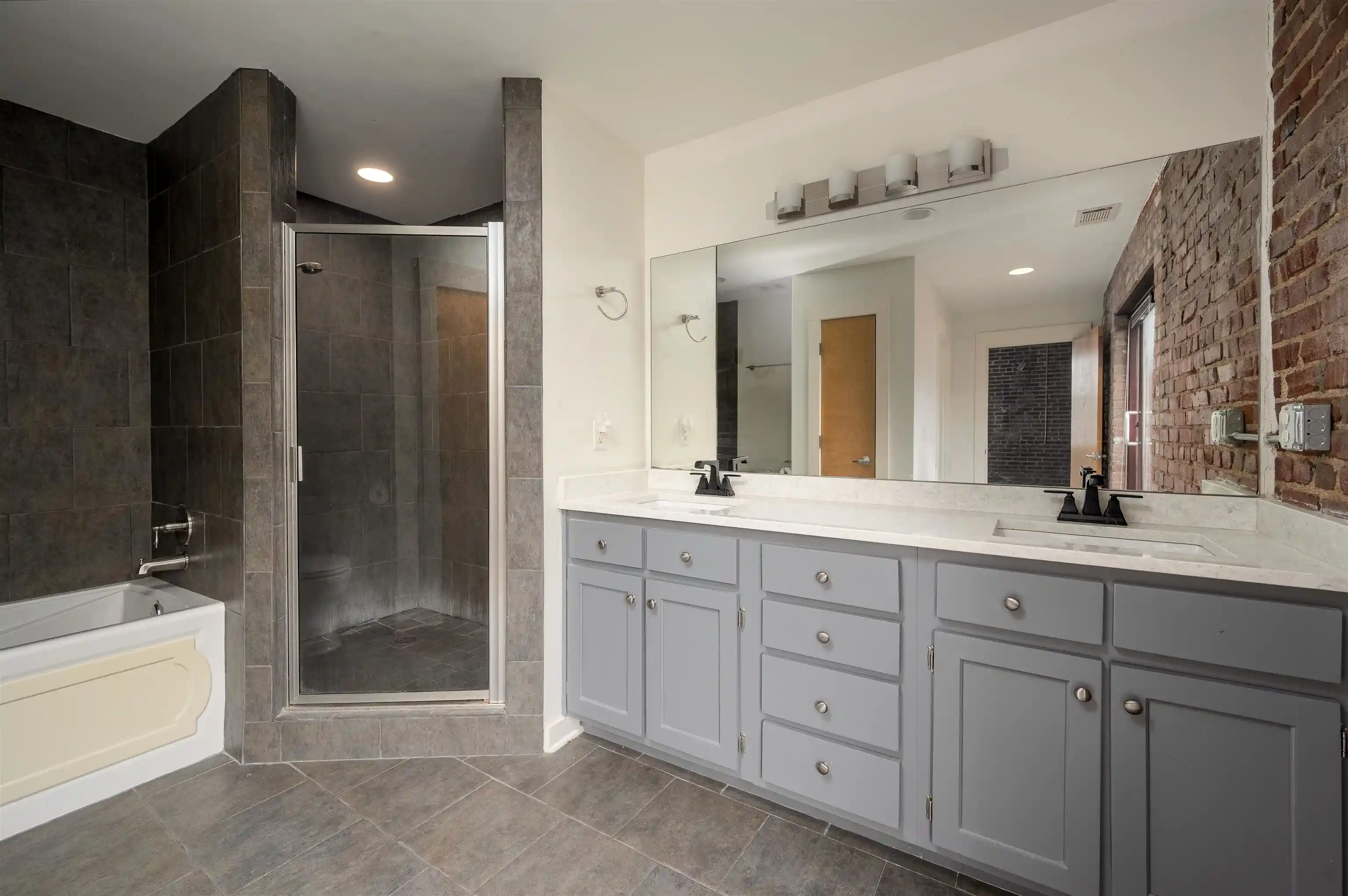 Photo 3 of Condo for sale at 137 G E Patterson Ave #303, Memphis, TN 38103 | MLS# 10223424 | Listing updated on 2026-09-14