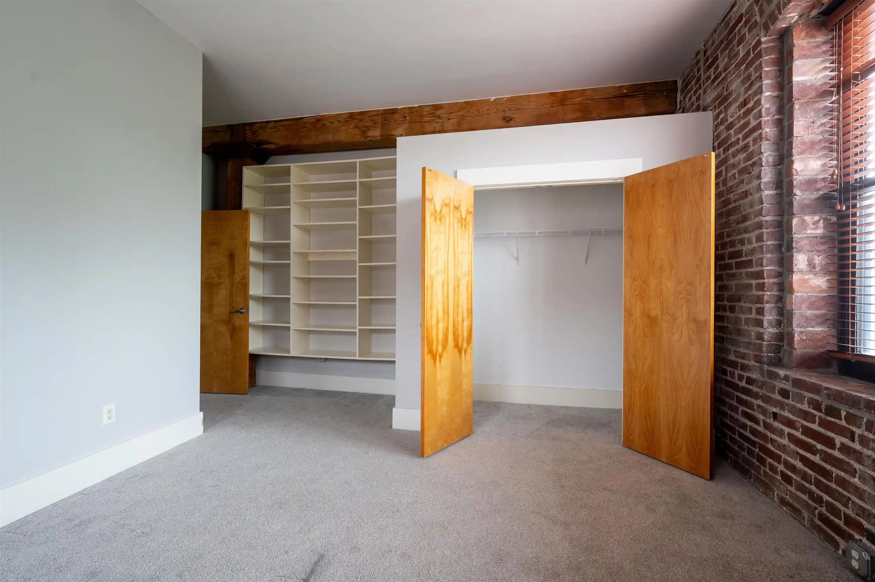 Listing Photo 5 - Condo for sale in building located at 137 G E Patterson Ave, Memphis, TN 38103 - Unit #303